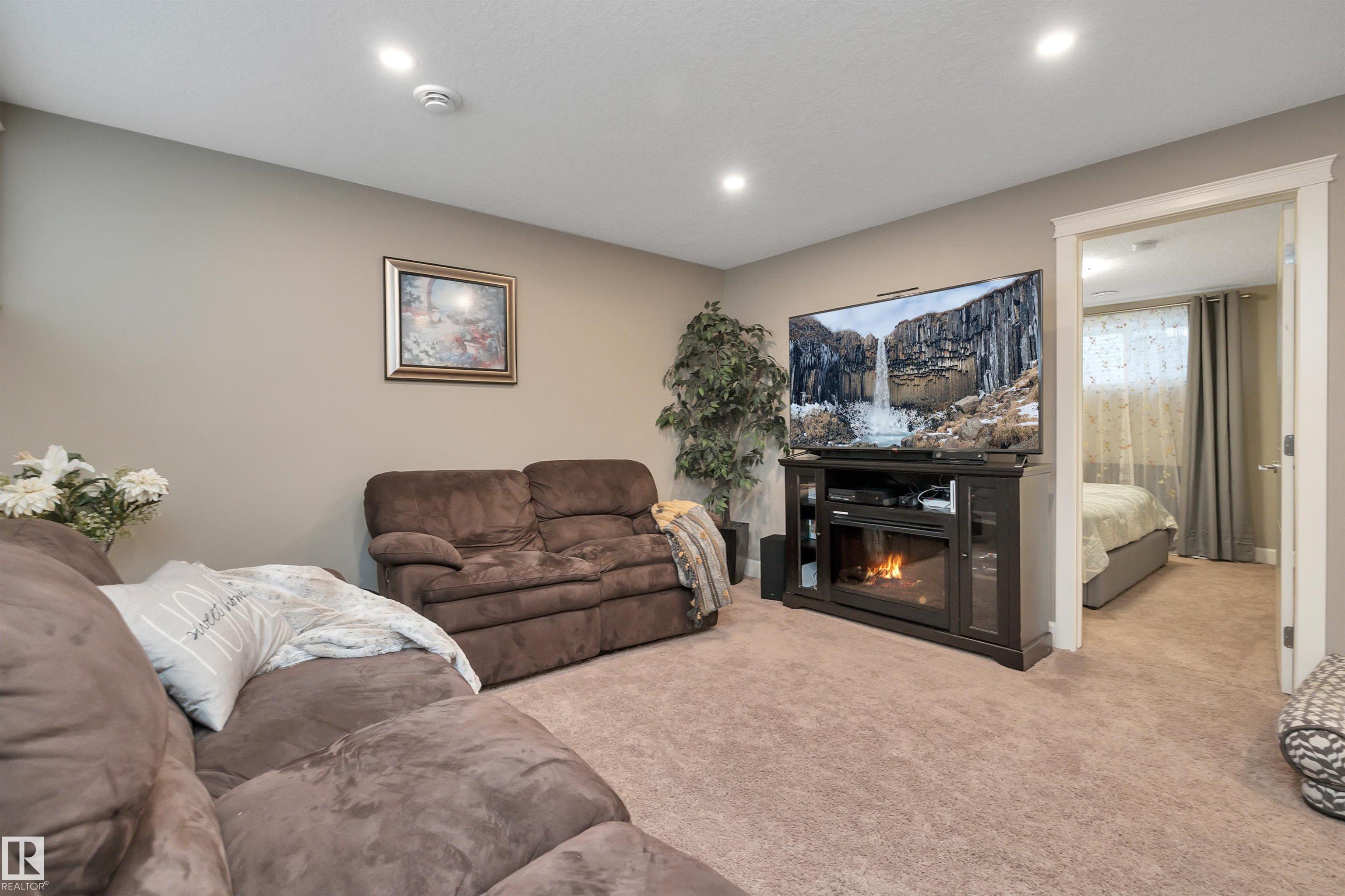https://zimg.paragon.ice.com/ParagonImages/Property/PM/RAE/225384158/54/0/0/4493255dde74b3619d67865c1a99c80c/1/7177541d32c6bd47e083cc21d5905cd2/225384158-f18fe959-c56d-4b20-97bc-79830ae783a4.JPG
