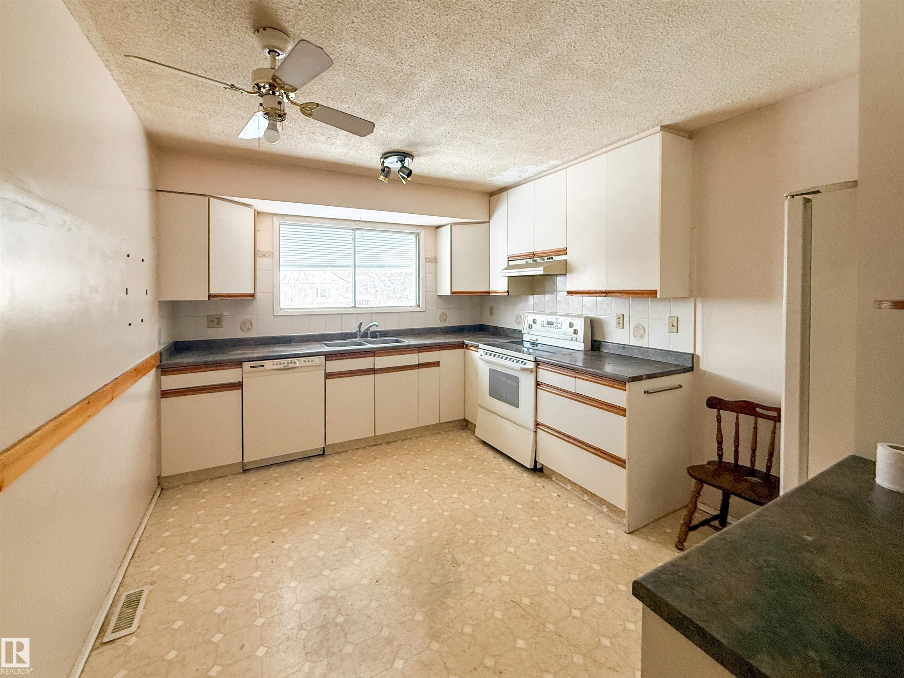 Picture for 3412 108 ST NW