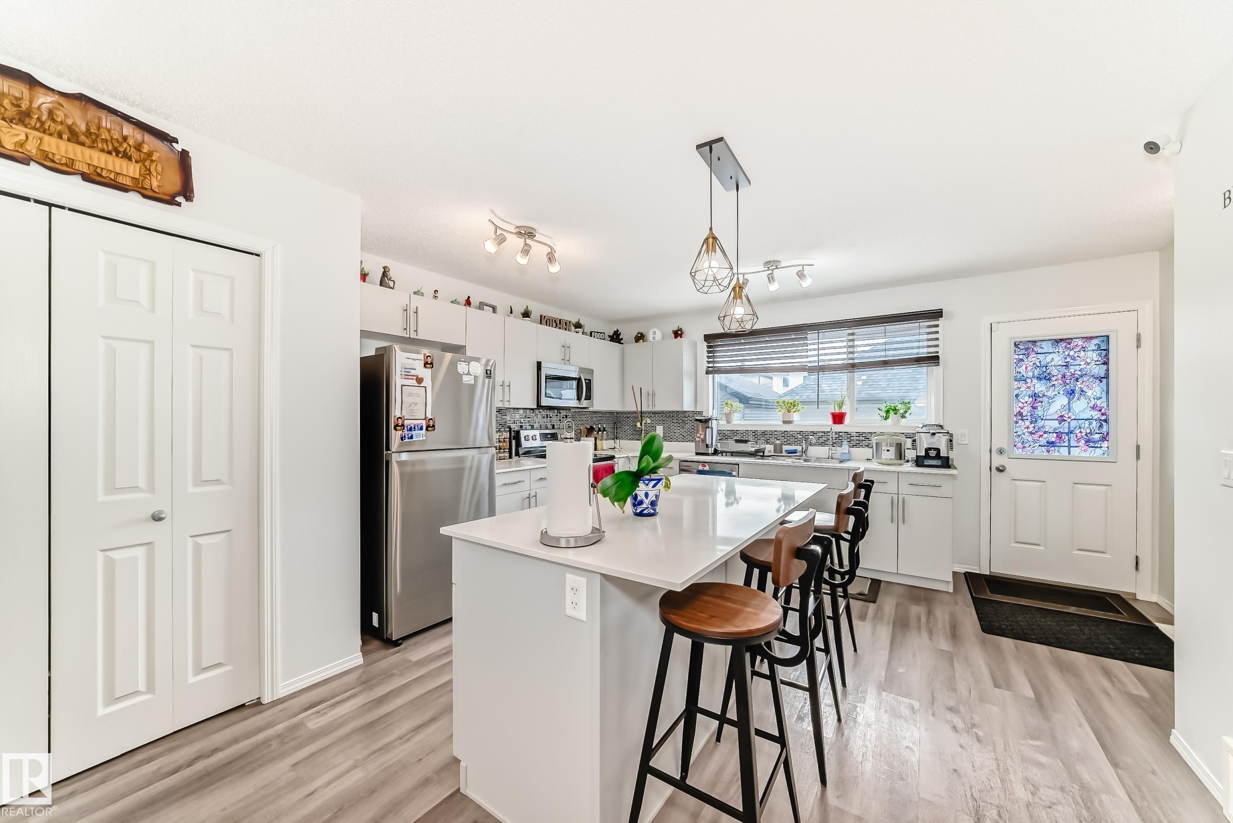 Picture for 19303 27 AV NW