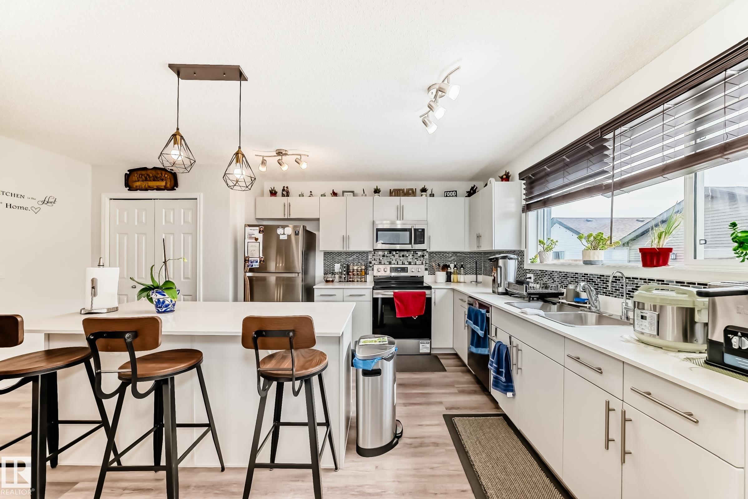 Picture for 19303 27 AV NW