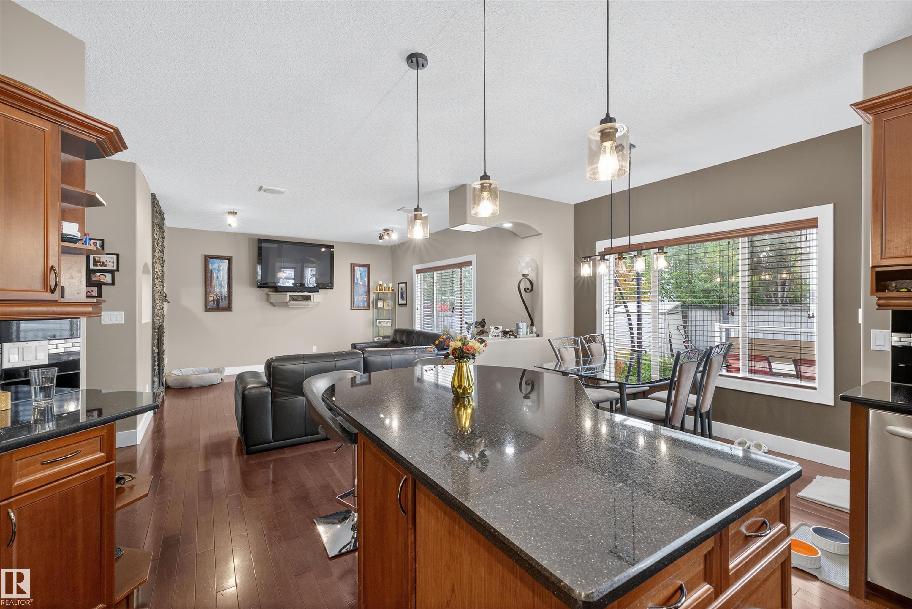 Photo 9 at 520 Stewart Crescent SW, Summerside, Edmonton