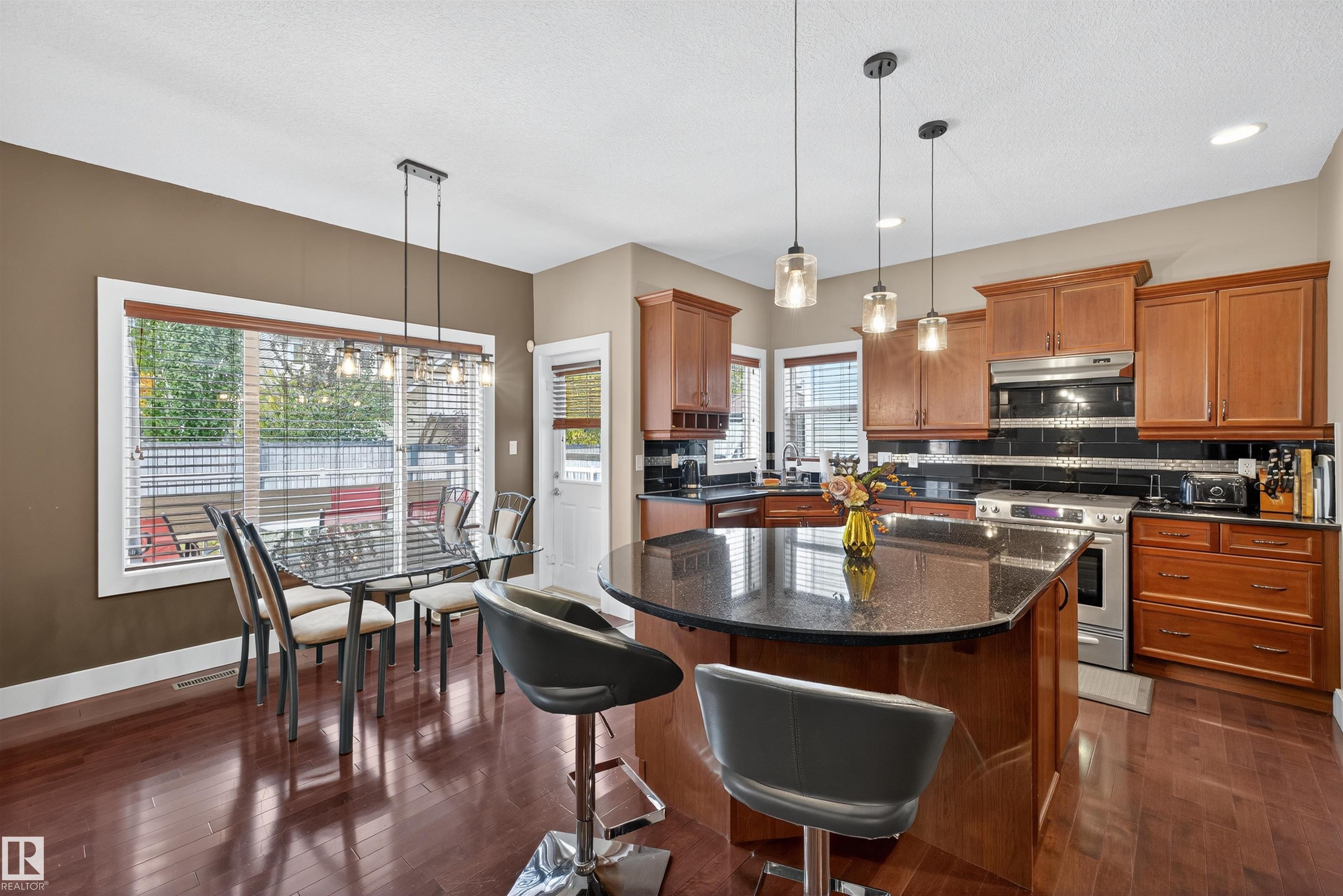 Photo 10 at 520 Stewart Crescent SW, Summerside, Edmonton