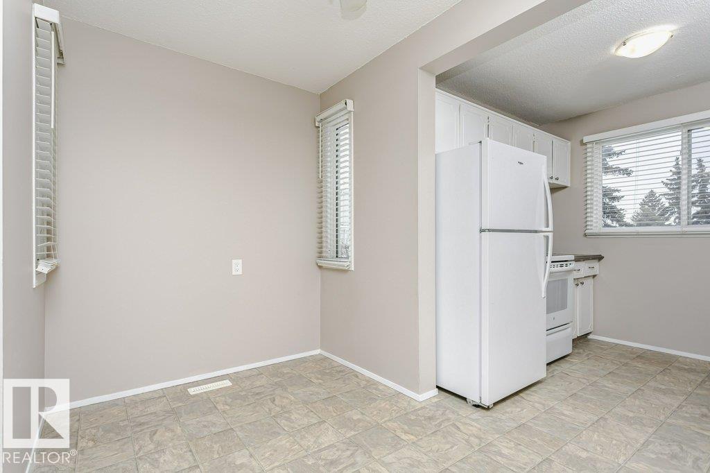 Photo 16 at 130 Dickinsfield Court NW, Evansdale, Edmonton