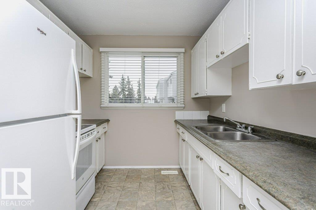 Photo 19 at 130 Dickinsfield Court NW, Evansdale, Edmonton