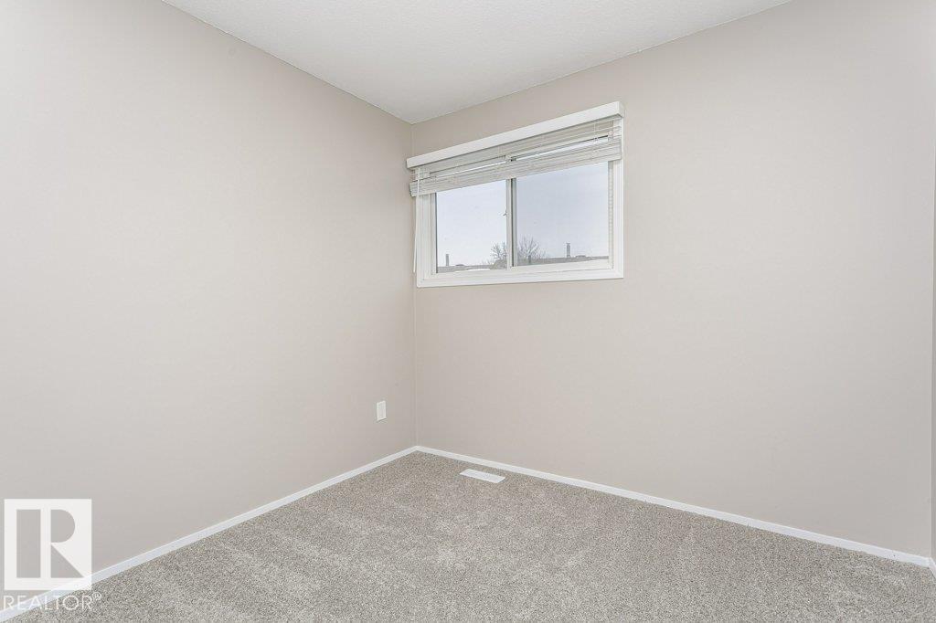 Photo 31 at 130 Dickinsfield Court NW, Evansdale, Edmonton