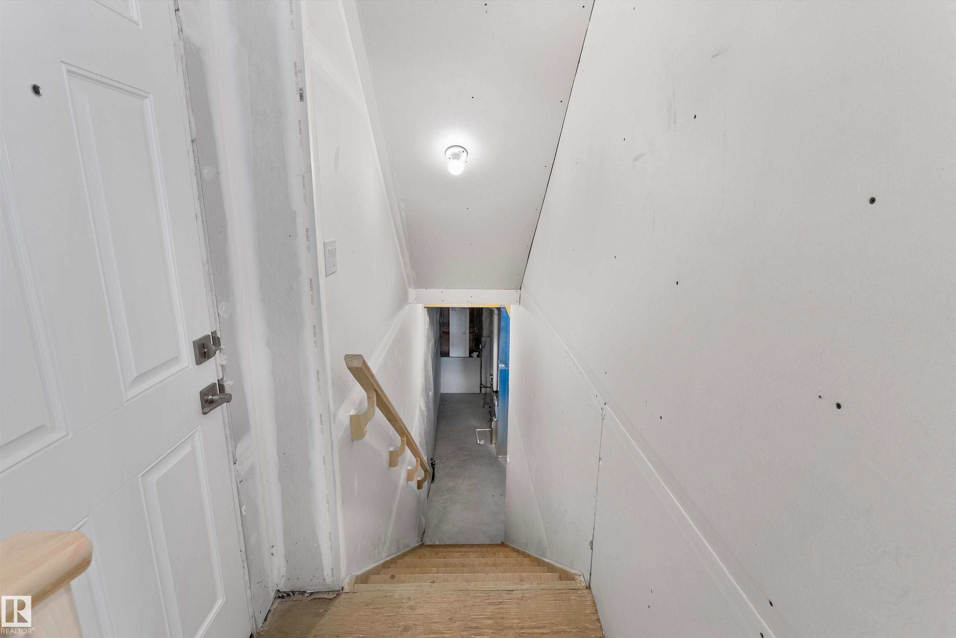 https://zimg.paragon.ice.com/ParagonImages/Property/PM/RAE/225384473/32/0/0/410cbe1df25622fde1cb3a3ec44d9742/1/5c7e6cb9325b7f01efc6de6d6aa3c09d/225384473-66ecf993-7148-4385-8d75-92f41a0a22b5.JPG