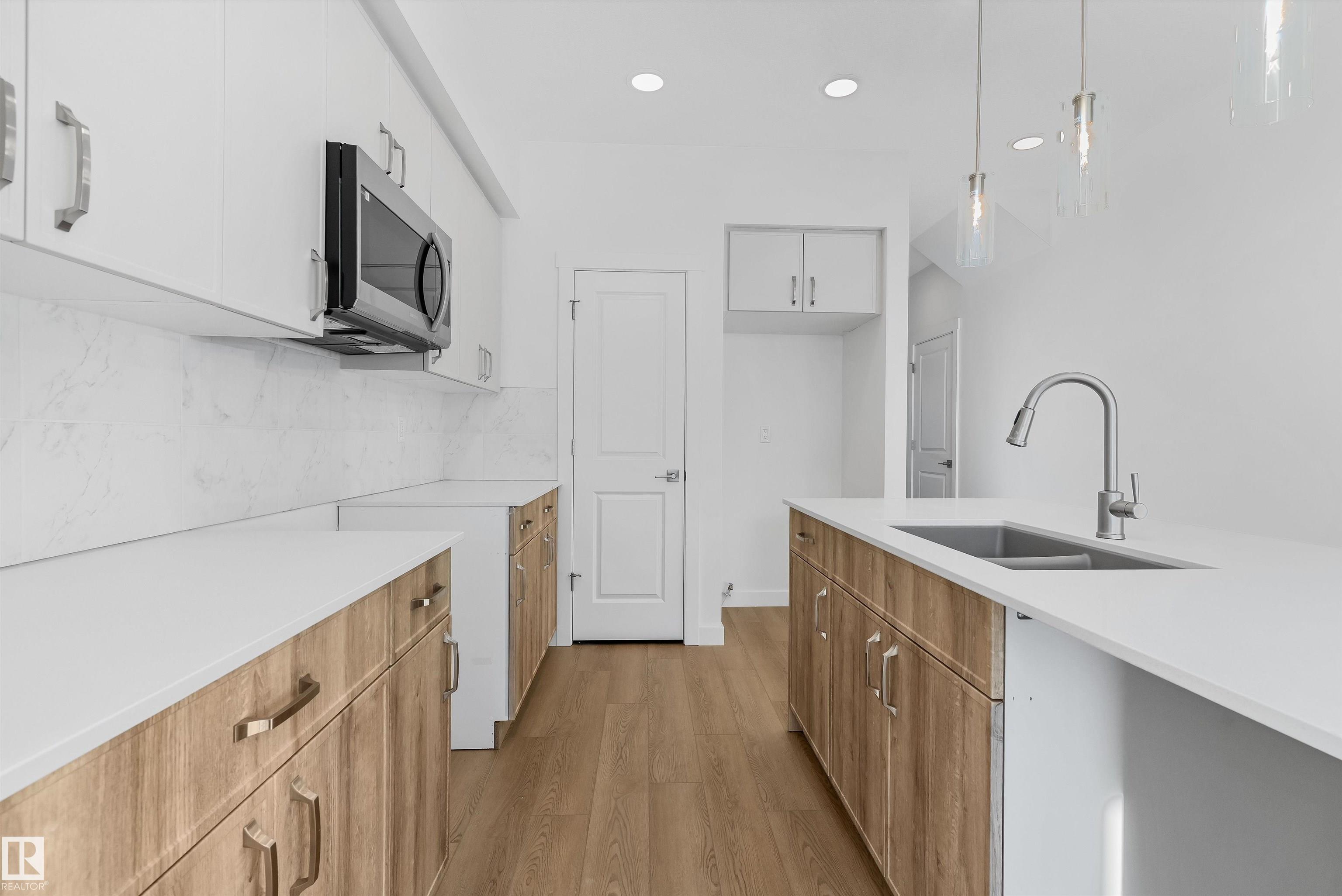 https://zimg.paragon.ice.com/ParagonImages/Property/PM/RAE/225384473/8/0/0/1b81a396bbab5a0432086ed701ed9dd5/1/5c7e6cb9325b7f01efc6de6d6aa3c09d/225384473-736f96ad-cd48-48e4-a493-dd3c332da9f4.JPG