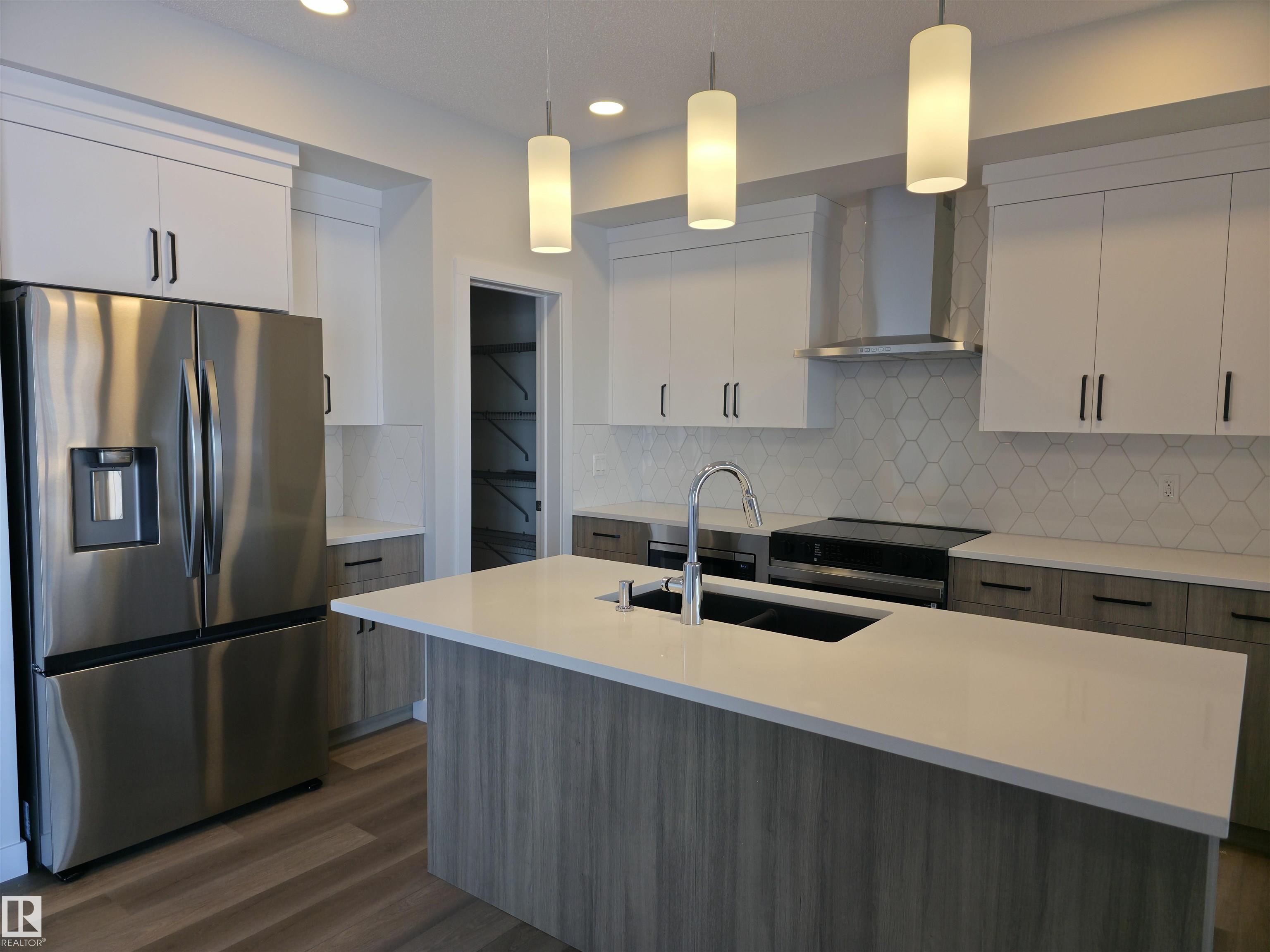 Picture for 19007 20 AV NW