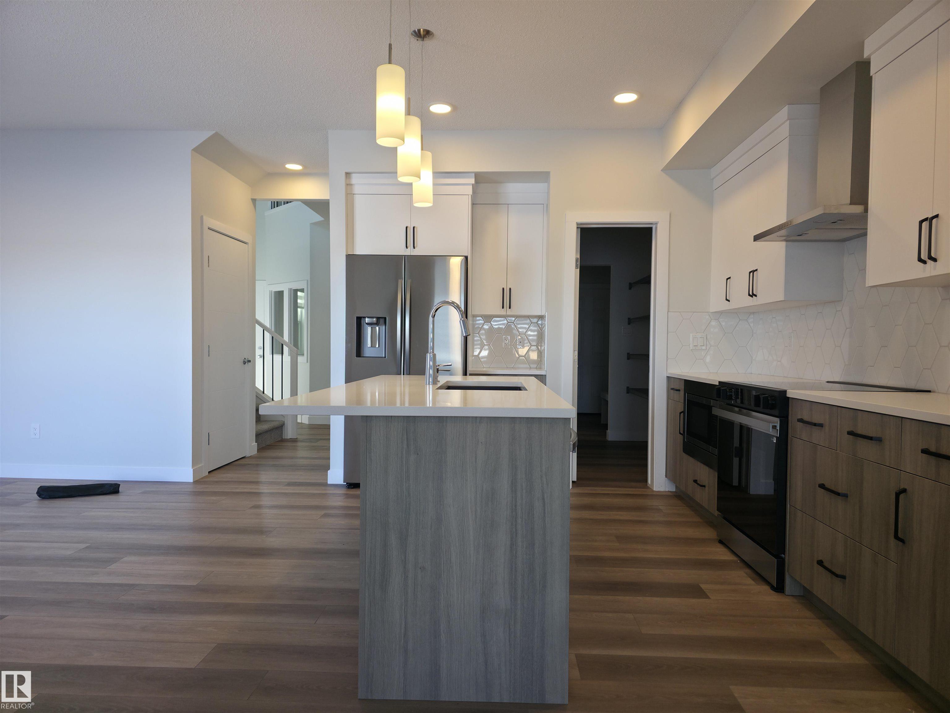 Picture for 19007 20 AV NW