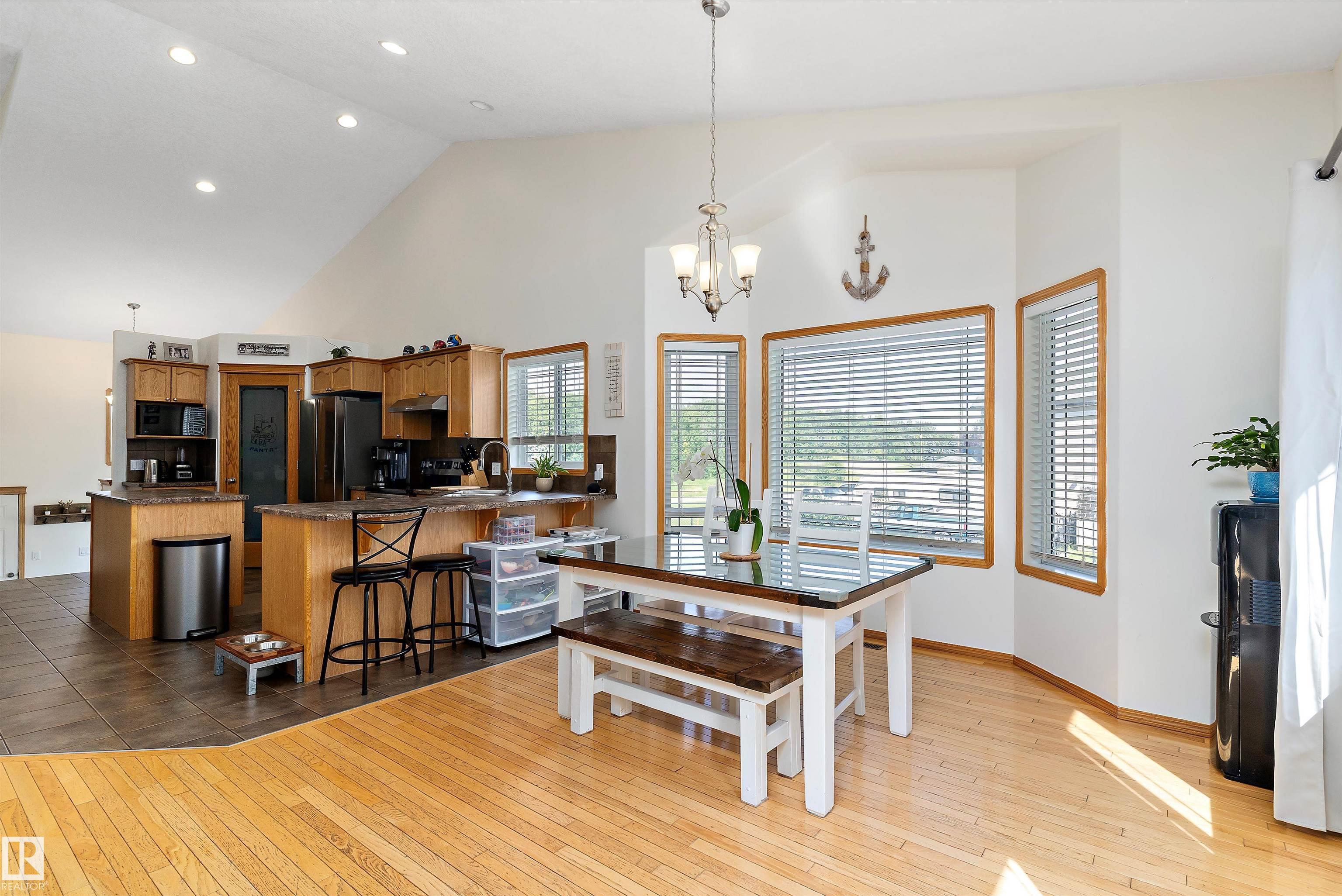 Photo 12 at 75 Willowview Bv, Willow Peak Park, Rural Parkland County