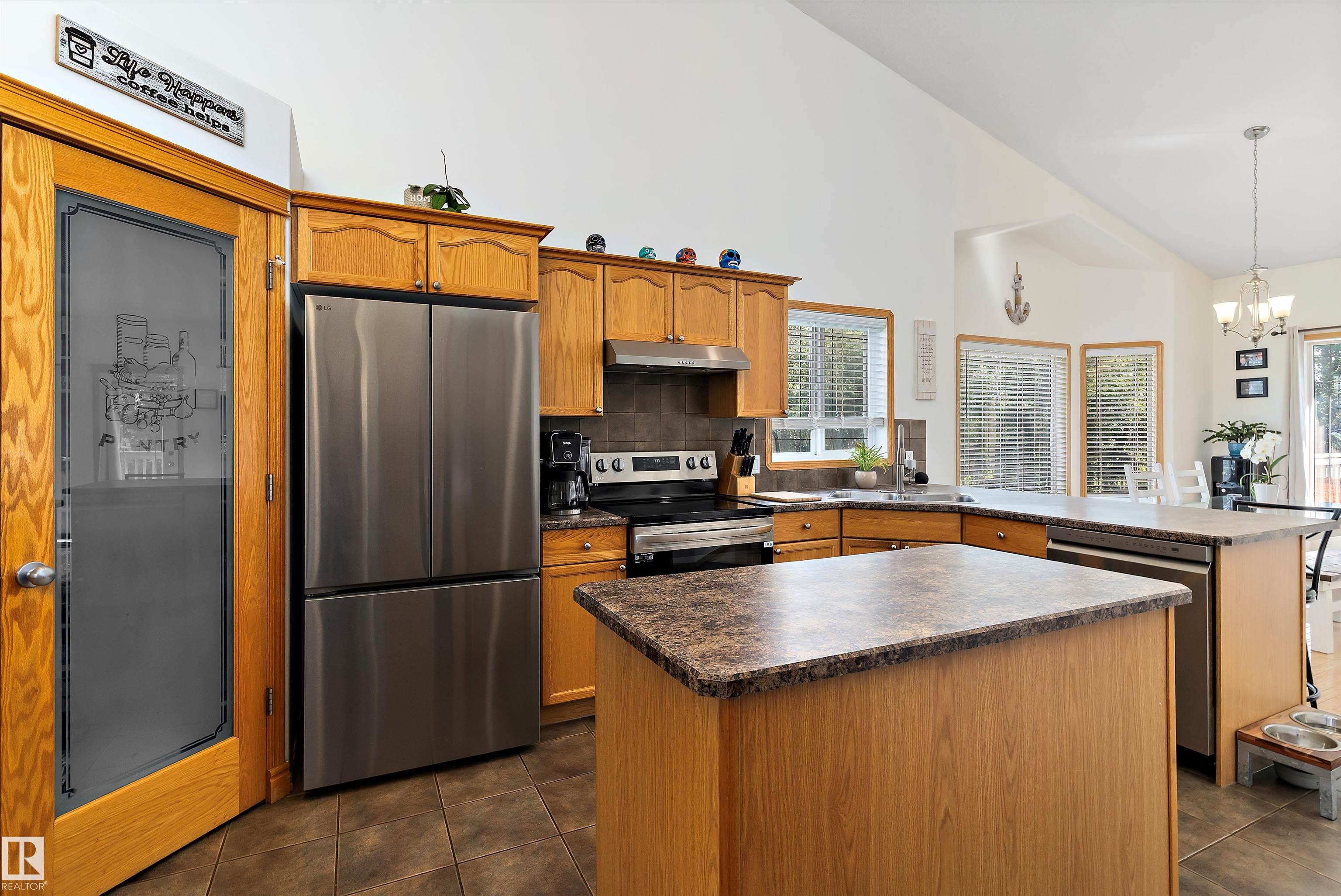 Photo 6 at 75 Willowview Bv, Willow Peak Park, Rural Parkland County