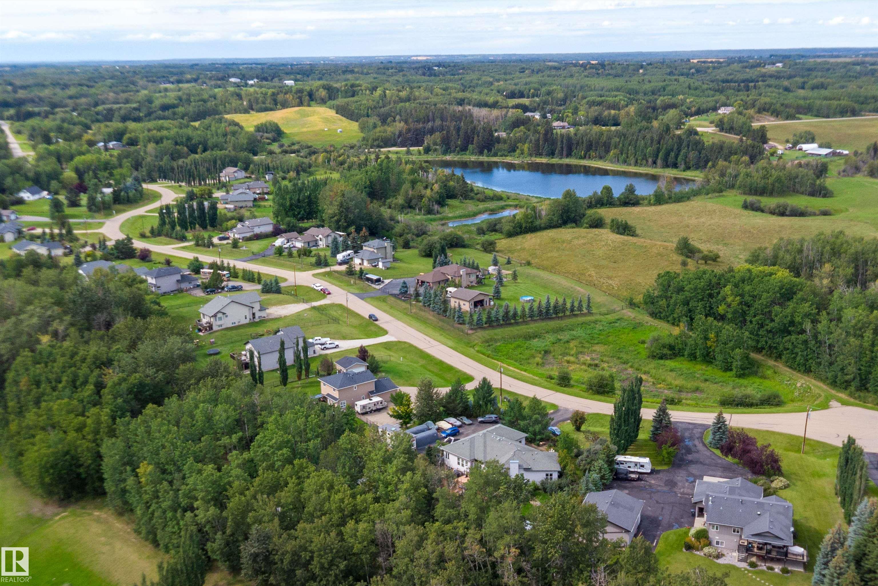 Photo 59 at 75 Willowview Bv, Willow Peak Park, Rural Parkland County