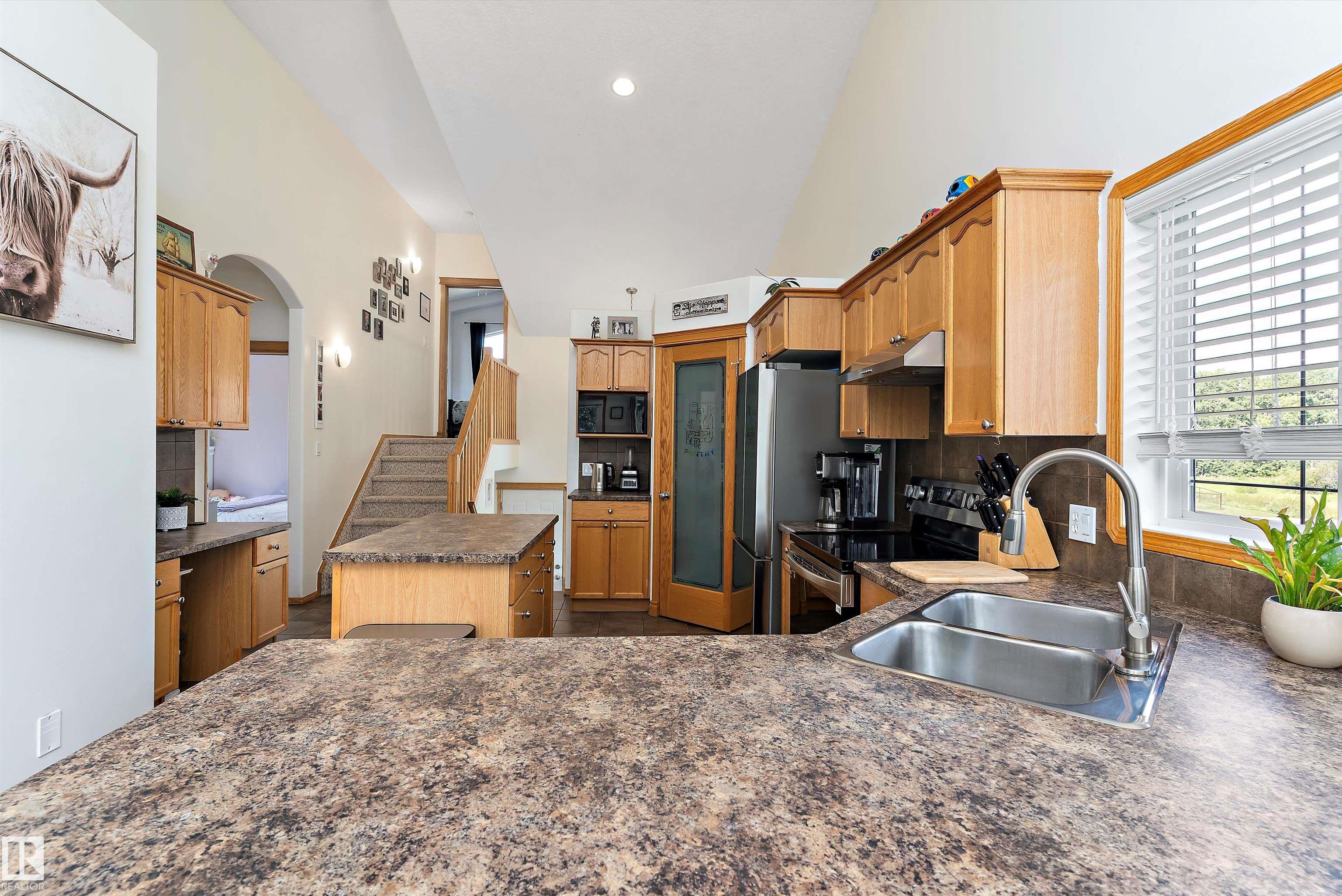 Photo 9 at 75 Willowview Bv, Willow Peak Park, Rural Parkland County