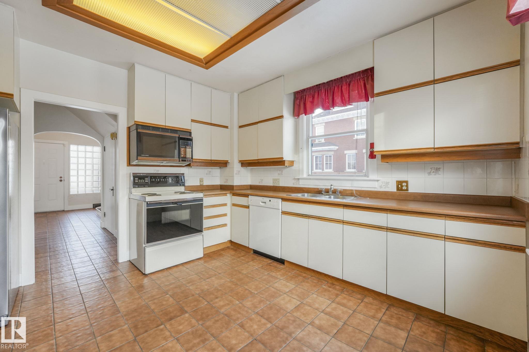 Photo 43 at 10429 Saskatchewan Drive NW, Strathcona, Edmonton