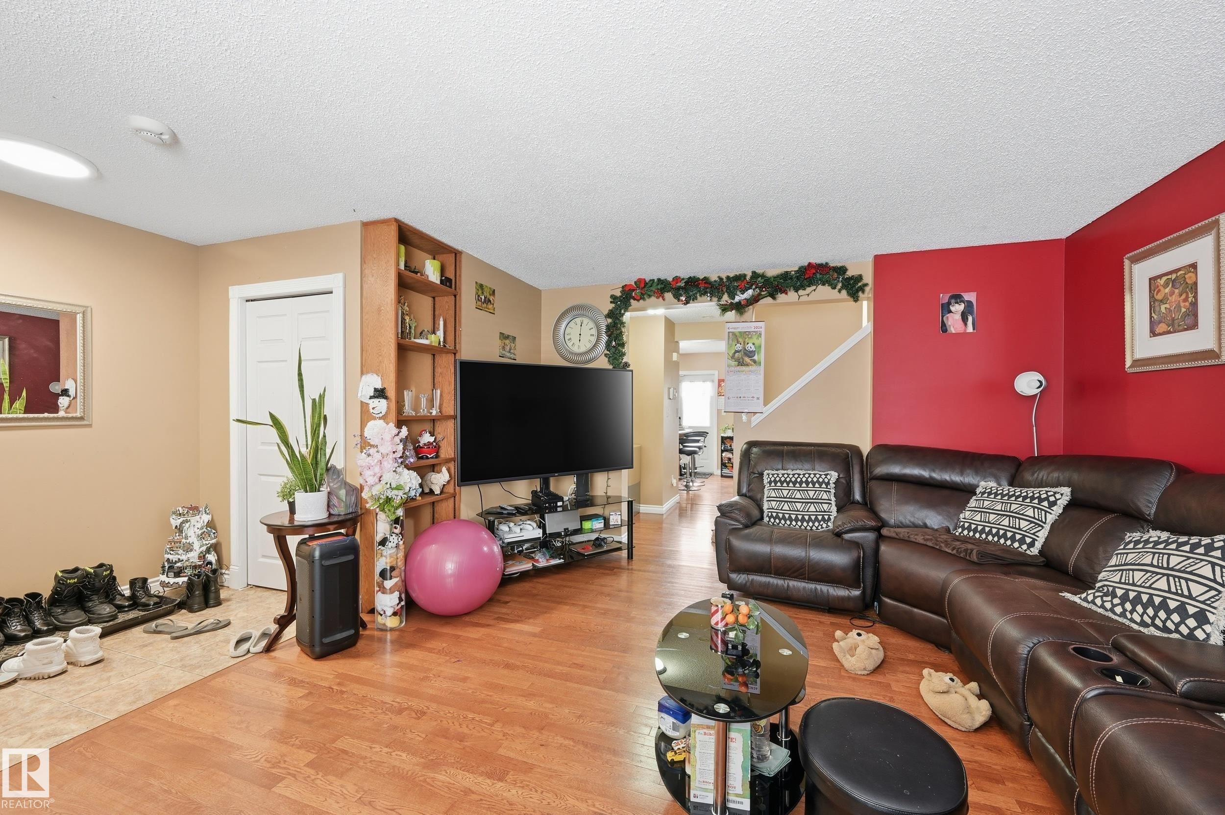 Photo 7 at 3010 32 Avenue NW, Silver Berry, Edmonton
