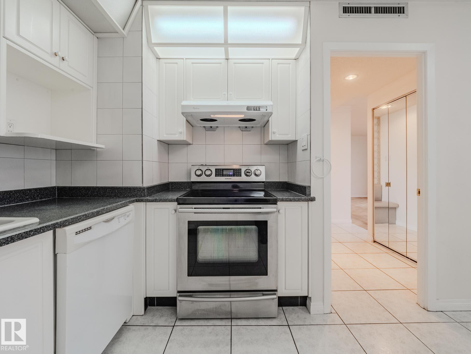 Photo 12 at 1403 - 10160 115 Street NW, Wîhkwêntôwin, Edmonton