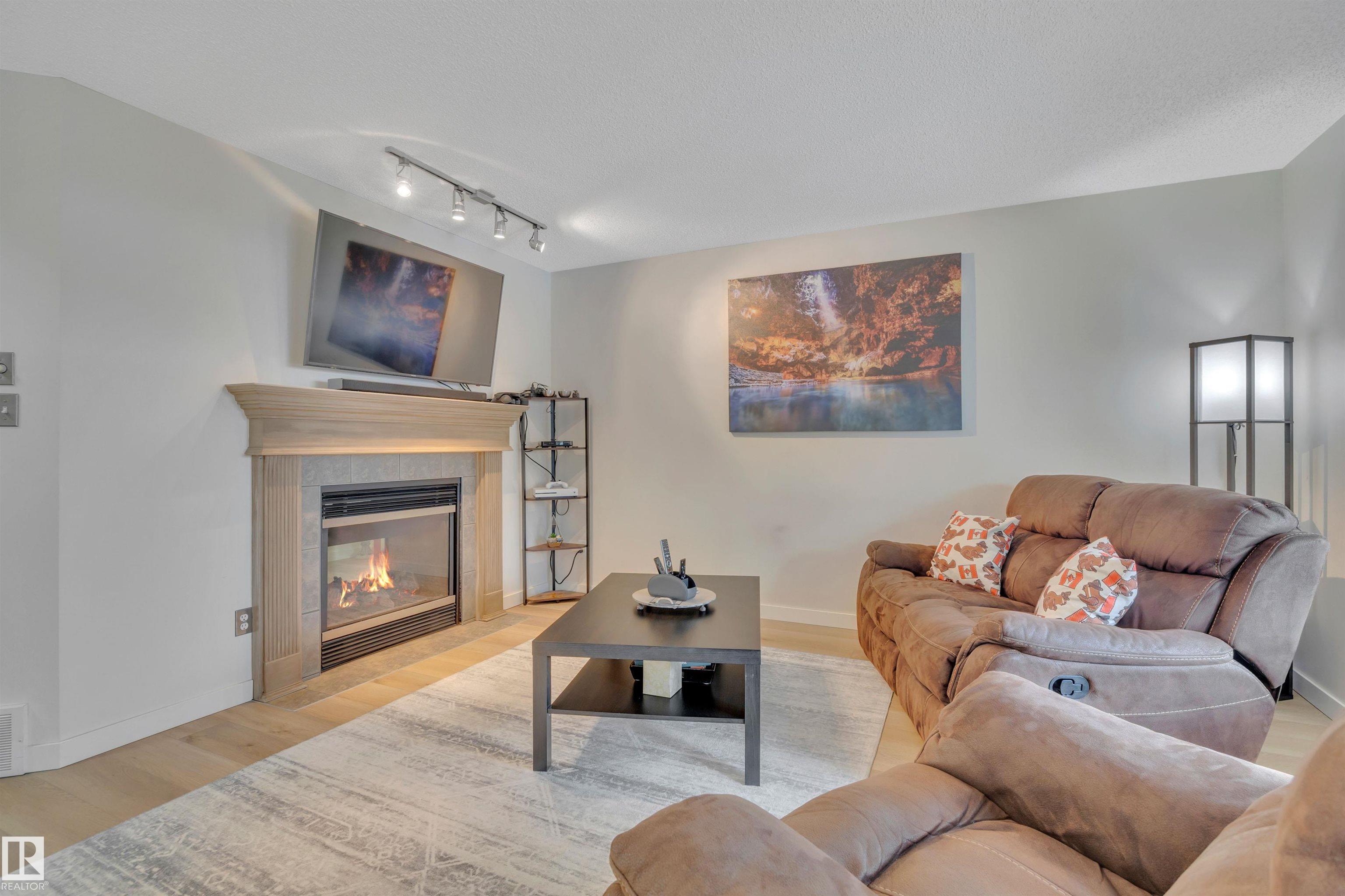 Photo 10 at 3791 21 Street N NW, Wild Rose, Edmonton