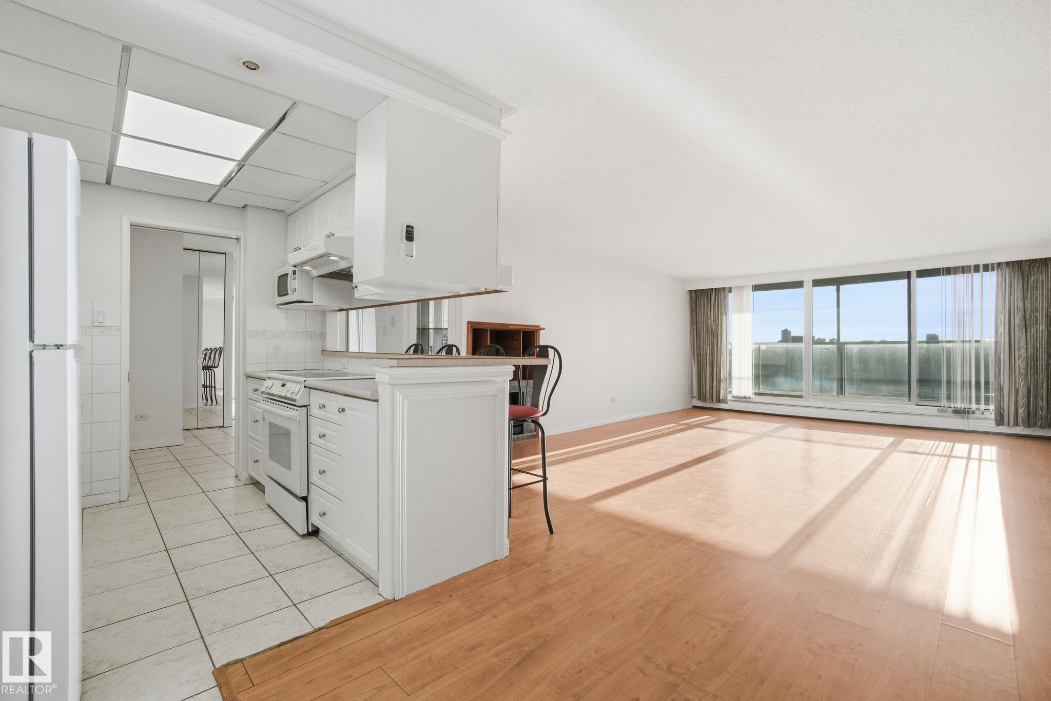 Photo 12 at 802 - 11920 100 Avenue NW, Wîhkwêntôwin, Edmonton