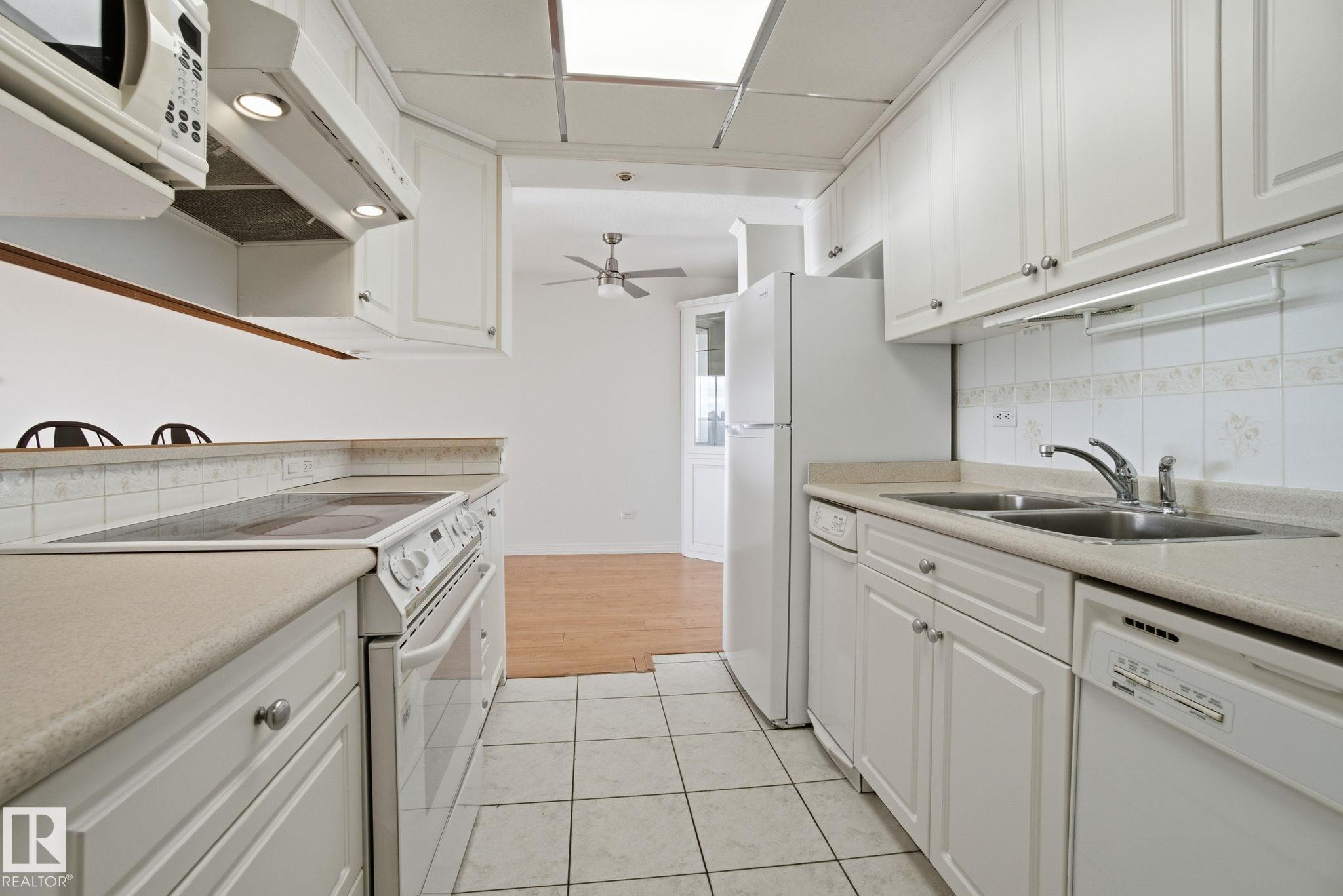 Photo 16 at 802 - 11920 100 Avenue NW, Wîhkwêntôwin, Edmonton