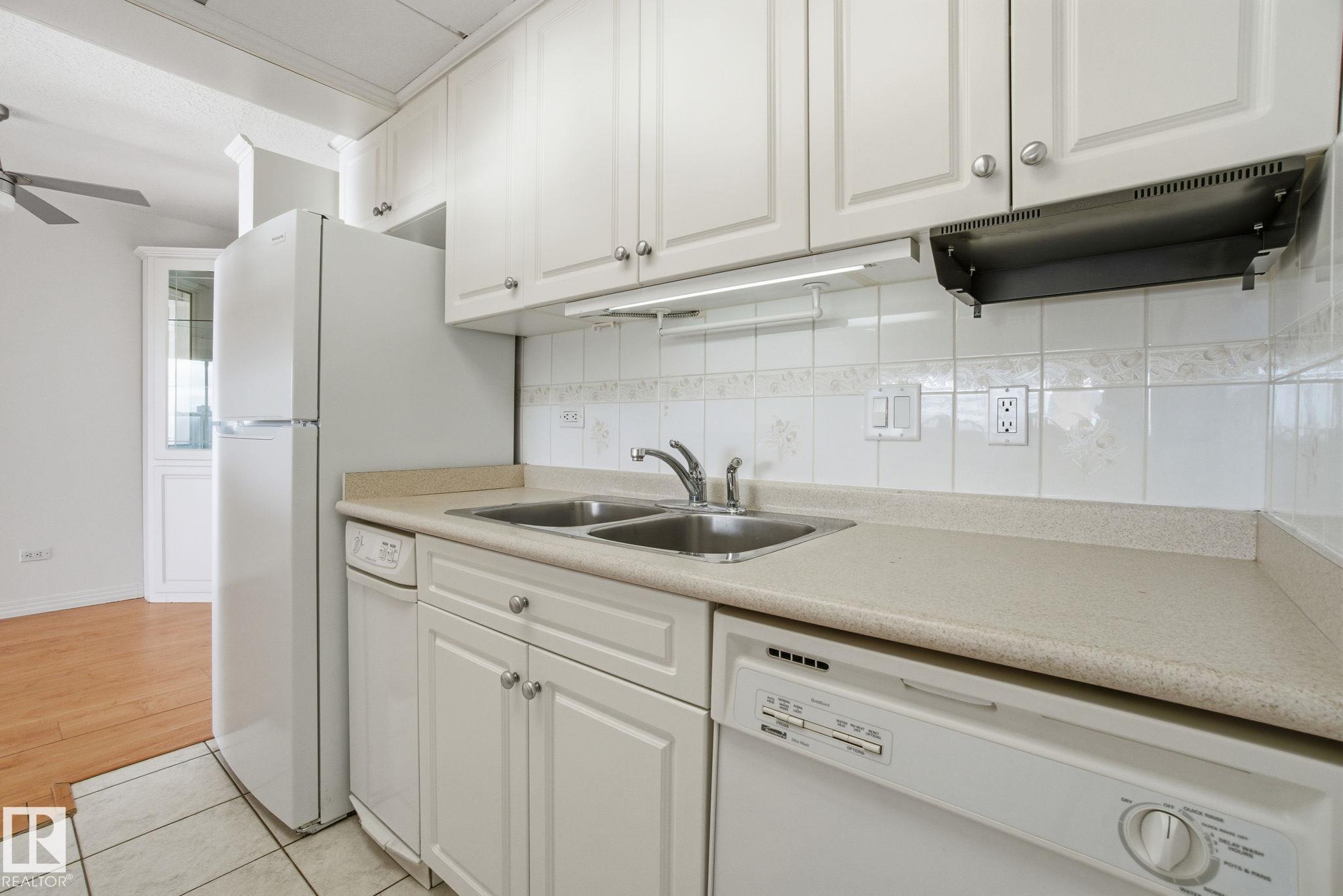 Photo 17 at 802 - 11920 100 Avenue NW, Wîhkwêntôwin, Edmonton