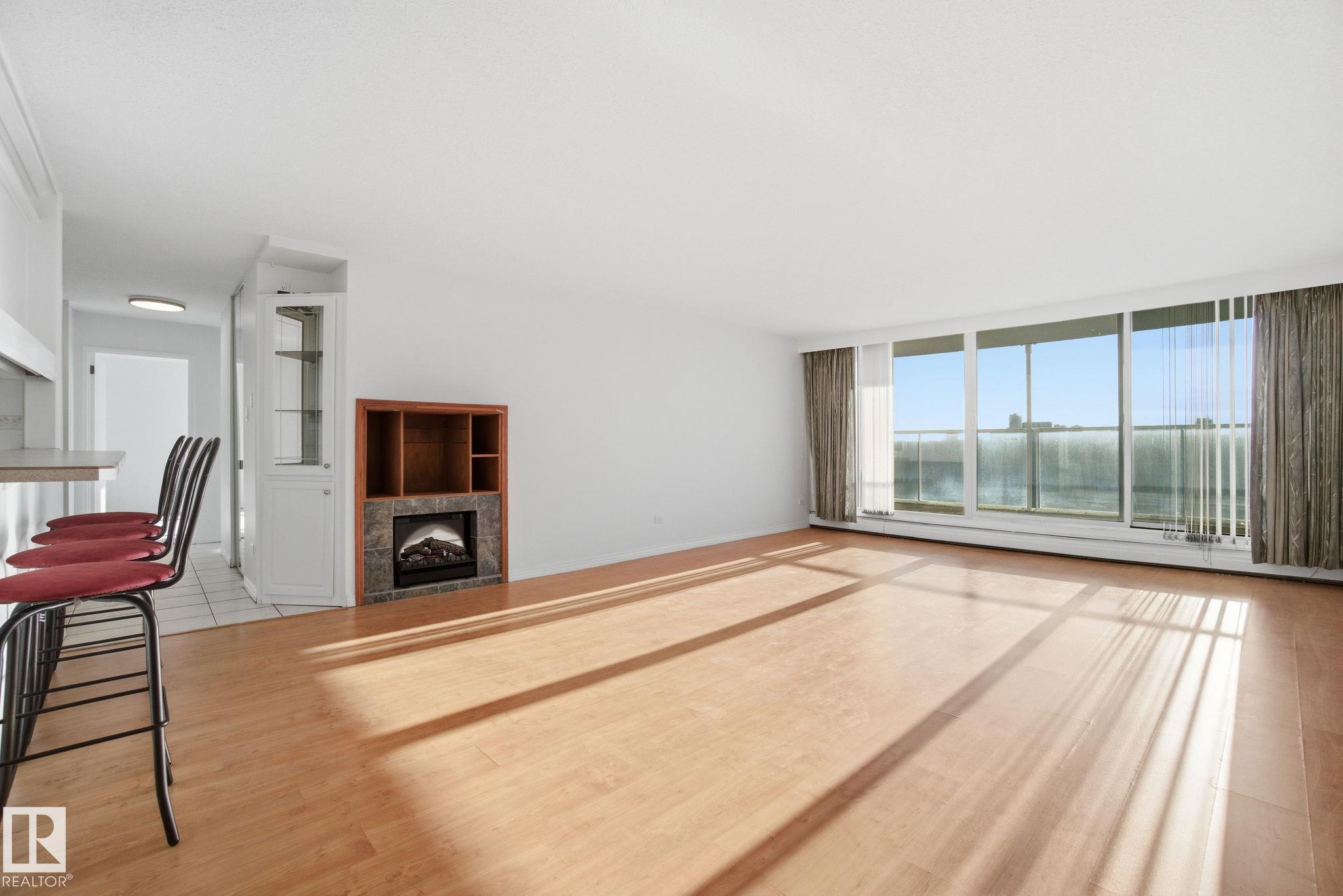 Photo 6 at 802 - 11920 100 Avenue NW, Wîhkwêntôwin, Edmonton