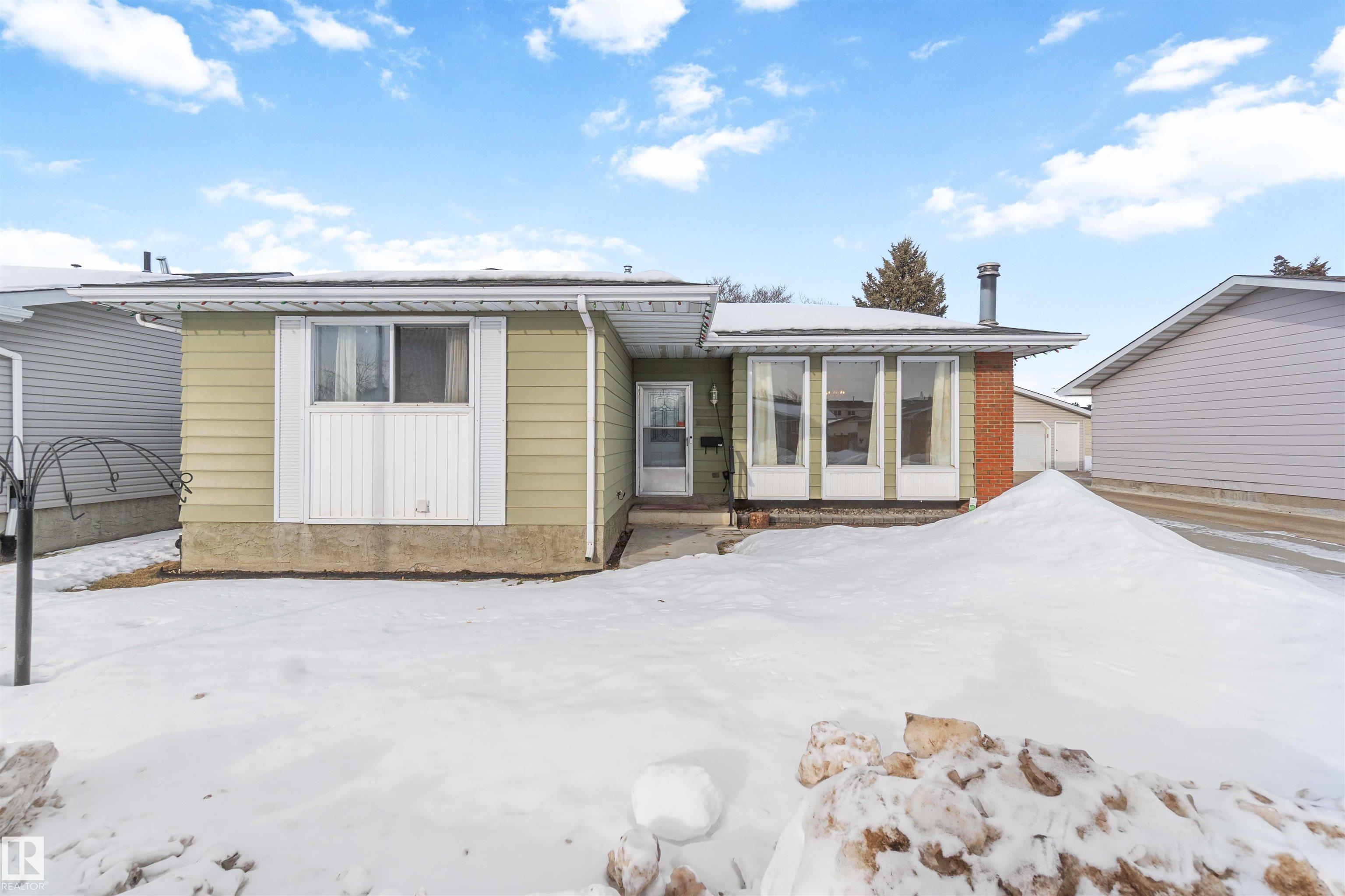 Photo 2 at 4130 134a Avenue NW, Sifton Park, Edmonton