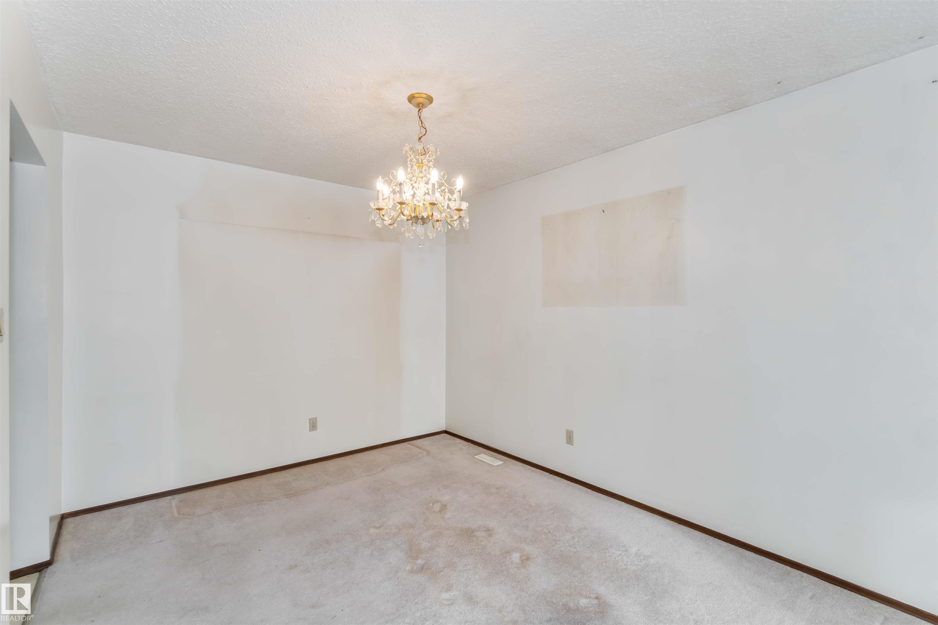 Photo 11 at 4130 134a Avenue NW, Sifton Park, Edmonton