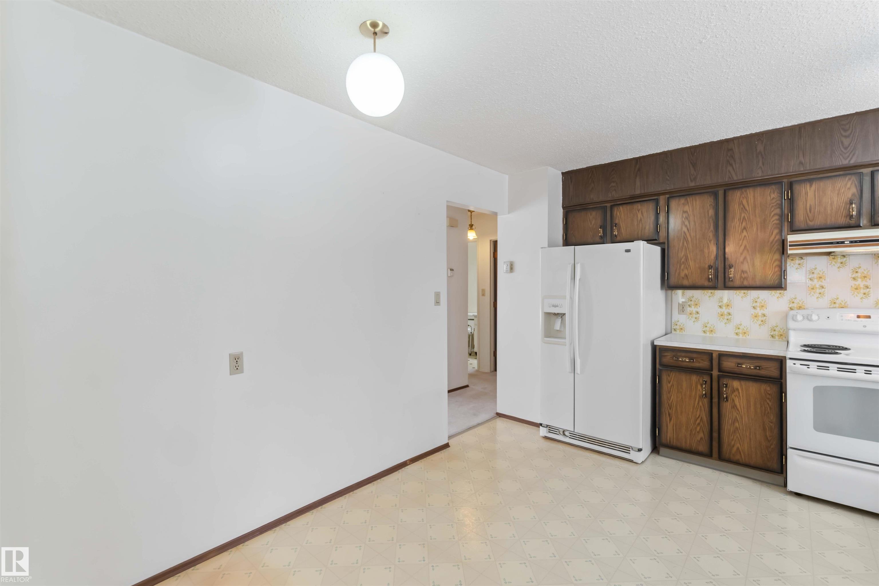 Photo 12 at 4130 134a Avenue NW, Sifton Park, Edmonton
