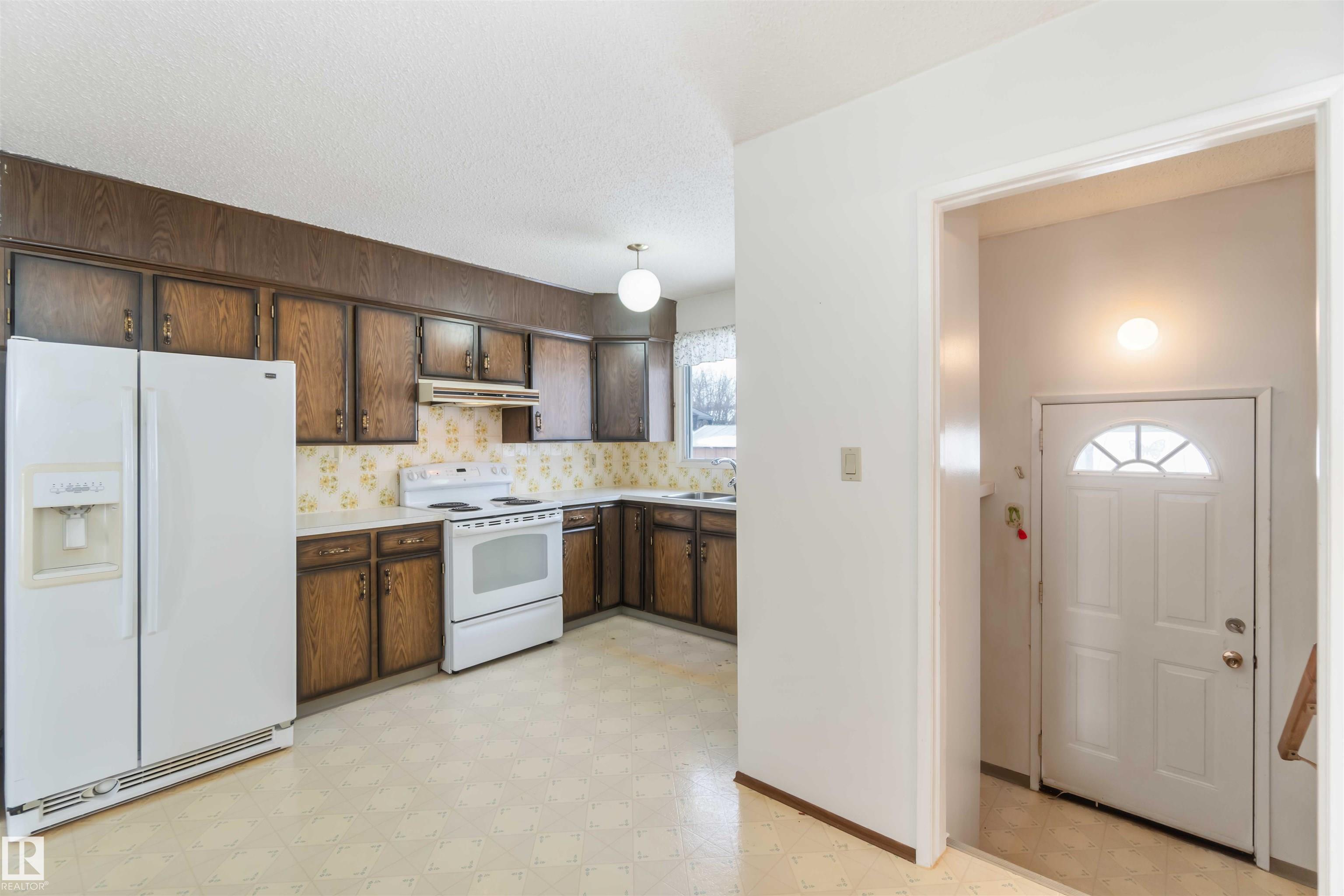 Photo 13 at 4130 134a Avenue NW, Sifton Park, Edmonton