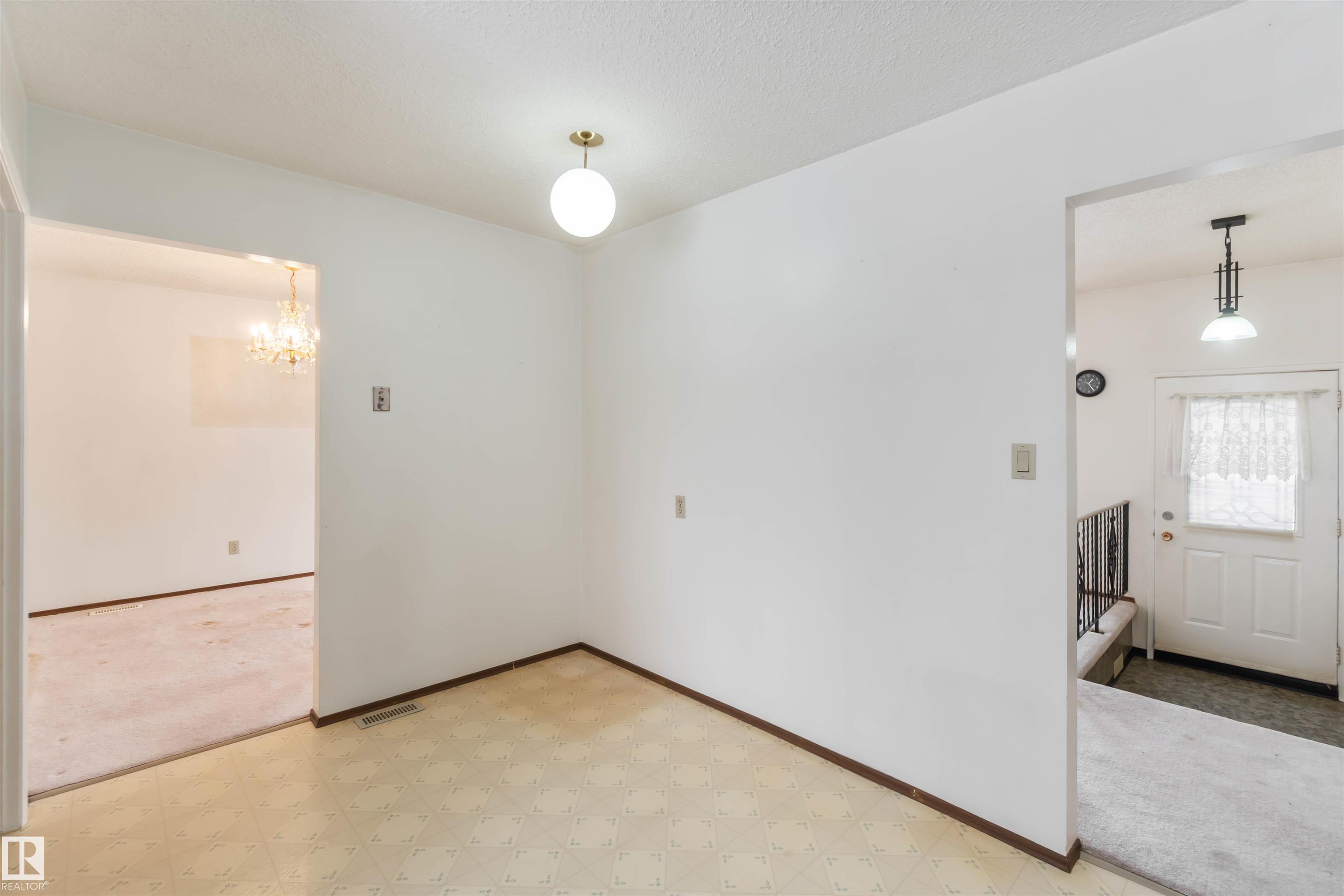 Photo 18 at 4130 134a Avenue NW, Sifton Park, Edmonton