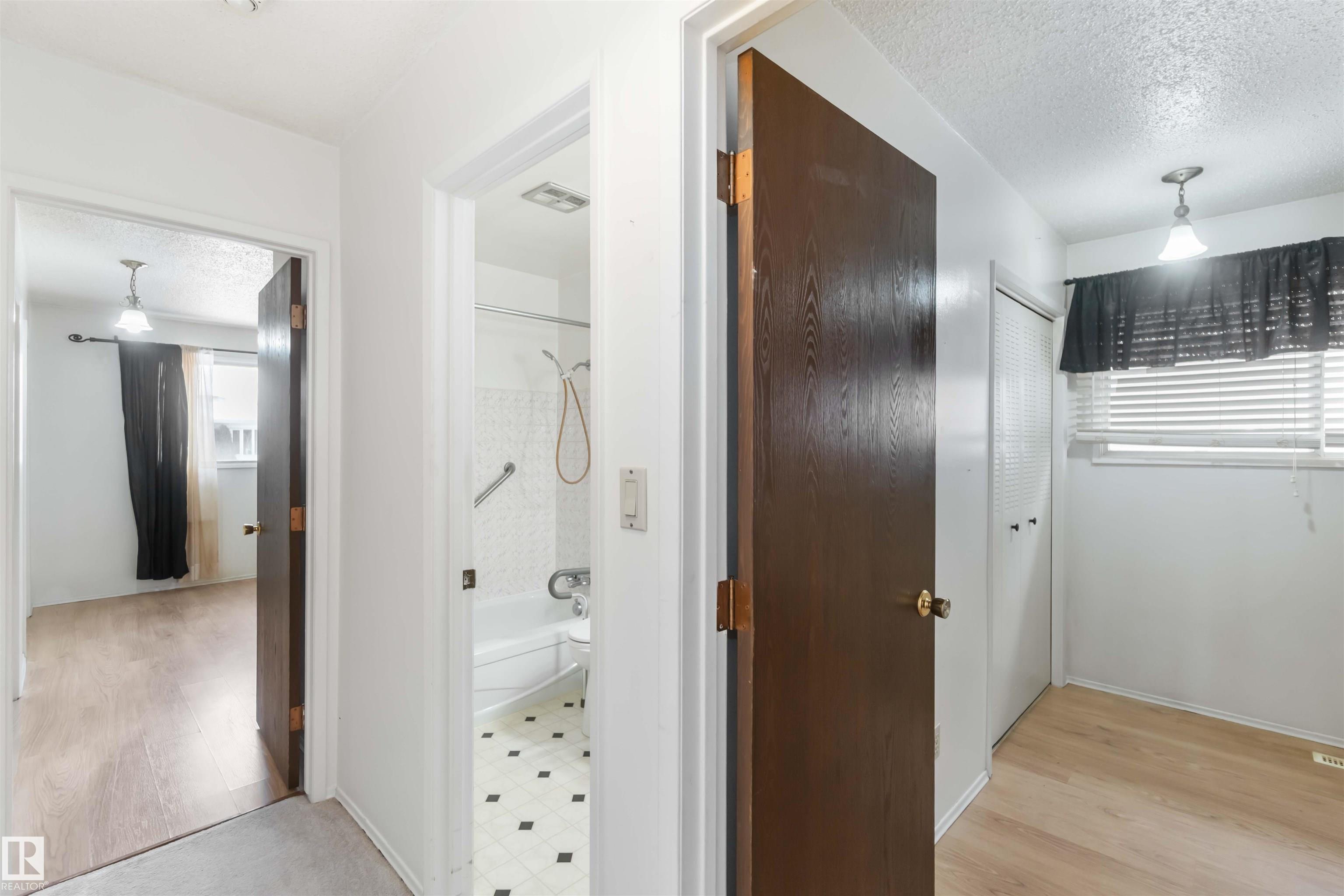 Photo 21 at 4130 134a Avenue NW, Sifton Park, Edmonton