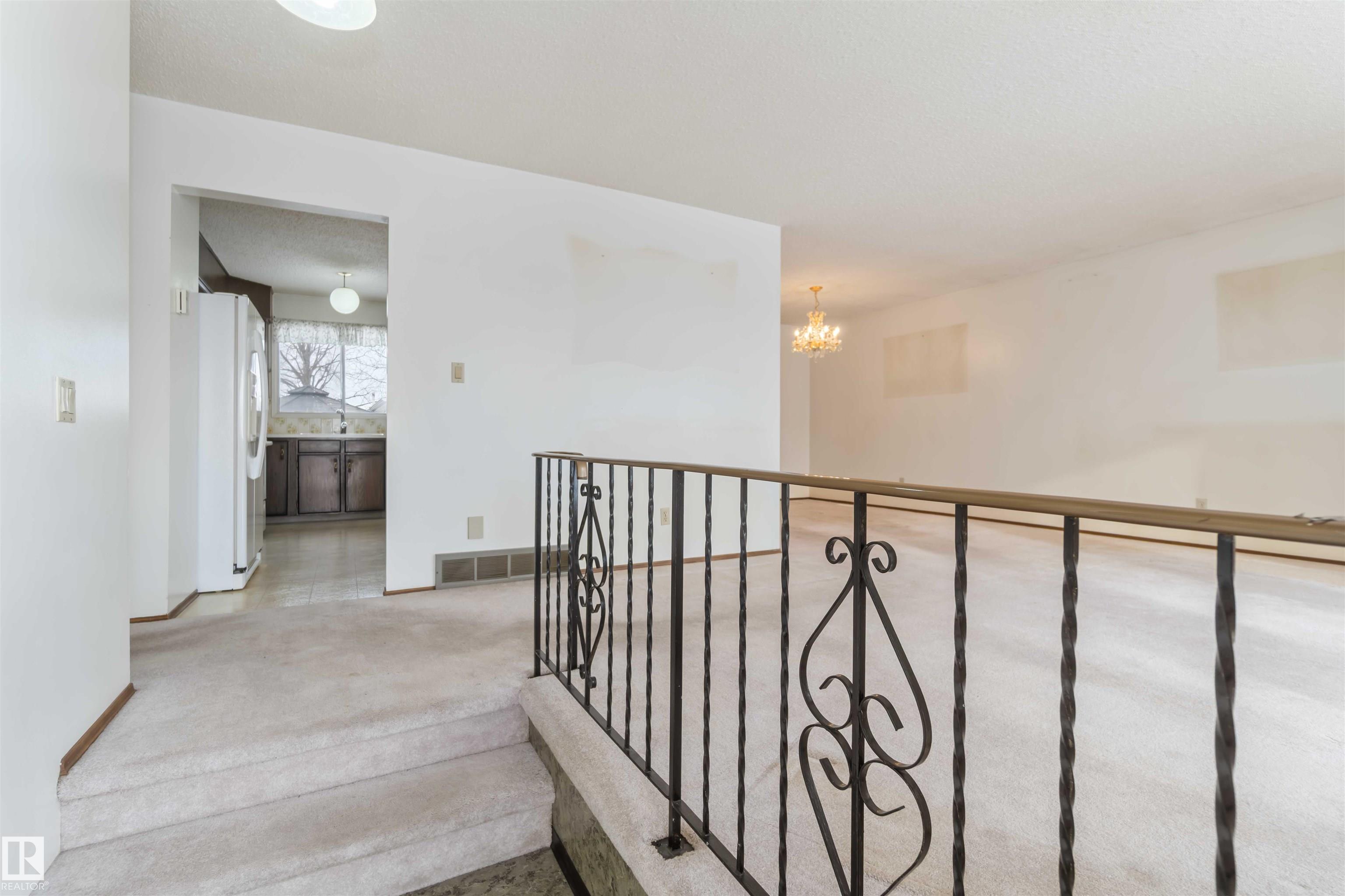 Photo 4 at 4130 134a Avenue NW, Sifton Park, Edmonton