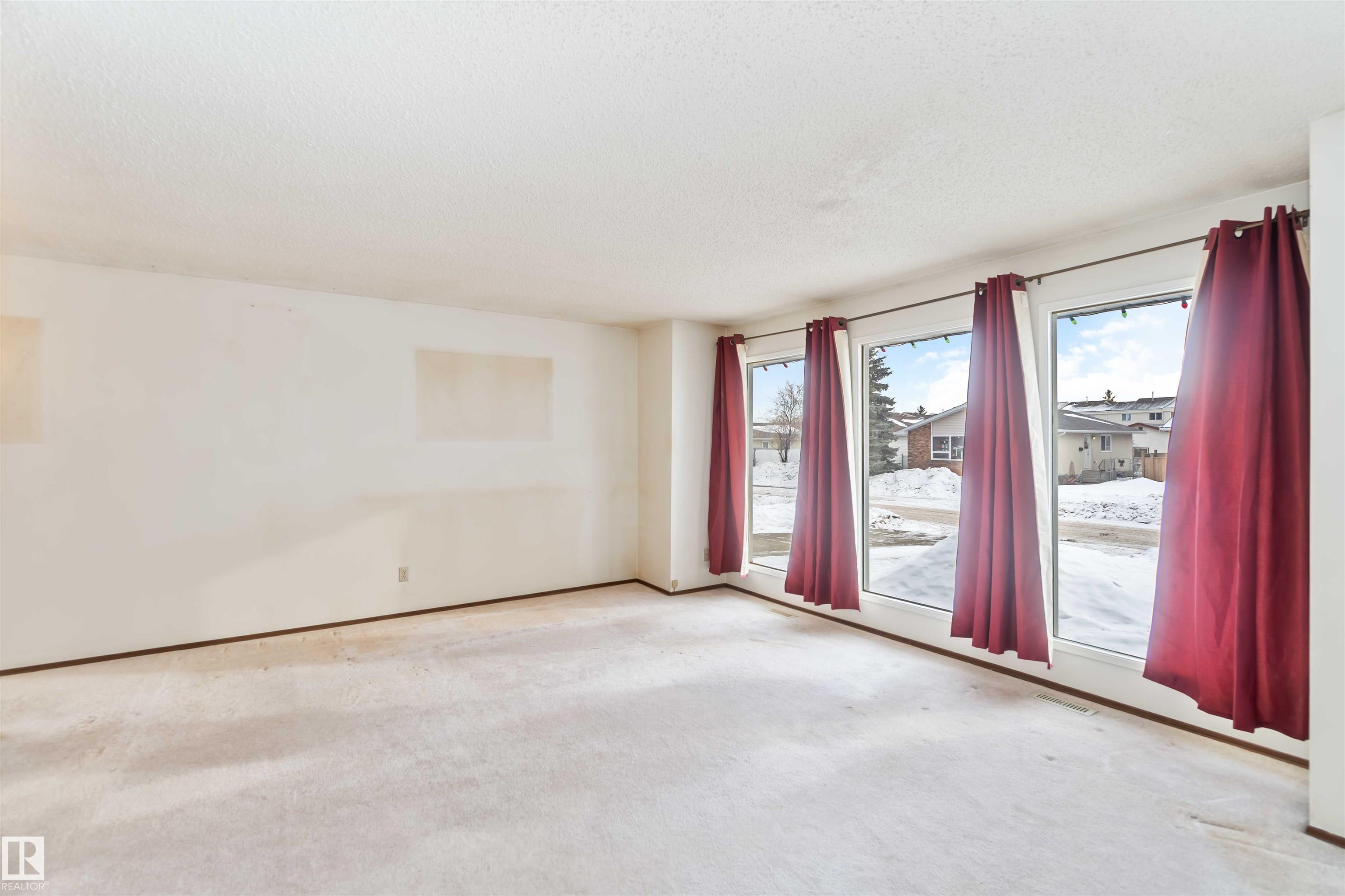 Photo 5 at 4130 134a Avenue NW, Sifton Park, Edmonton