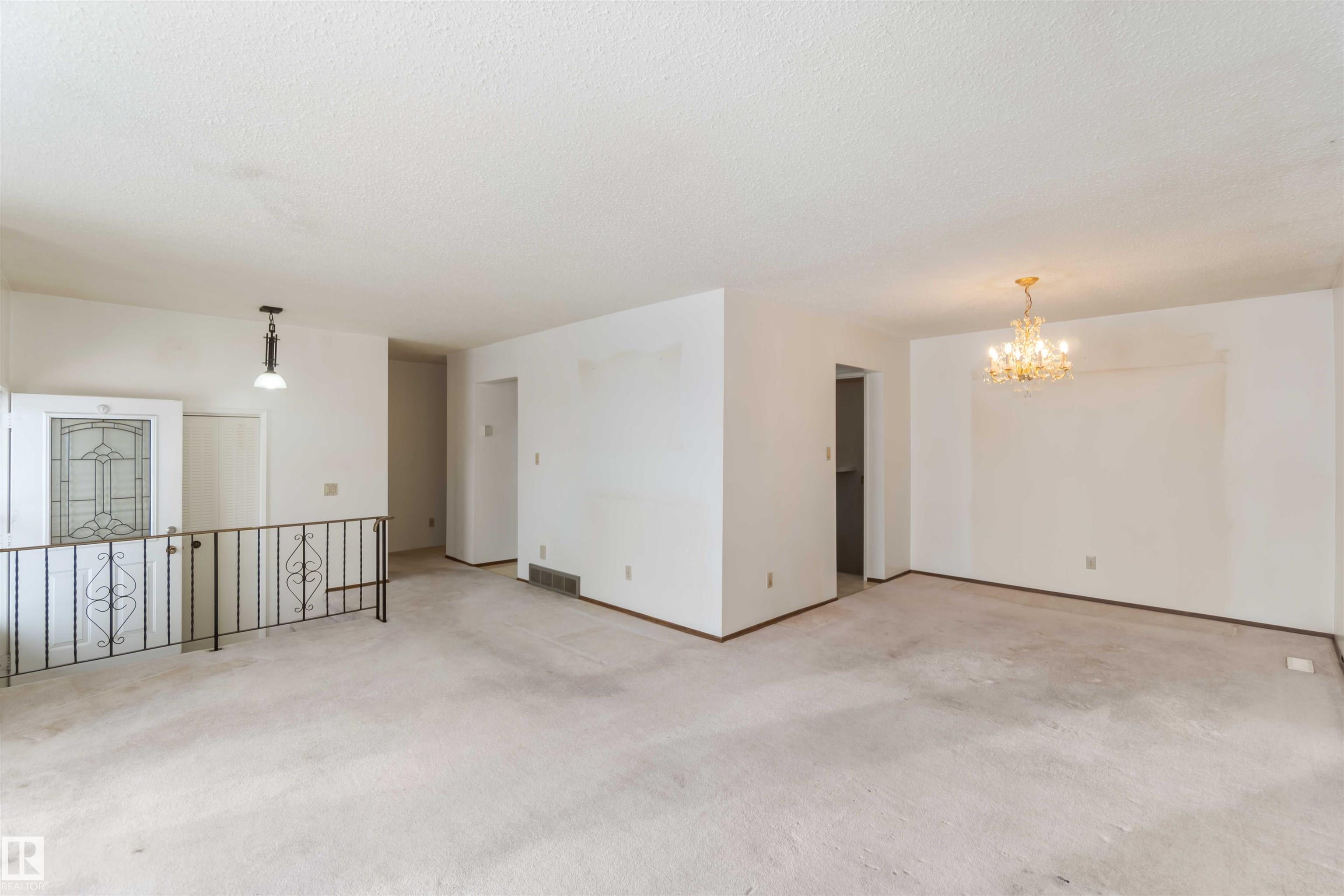 Photo 7 at 4130 134a Avenue NW, Sifton Park, Edmonton