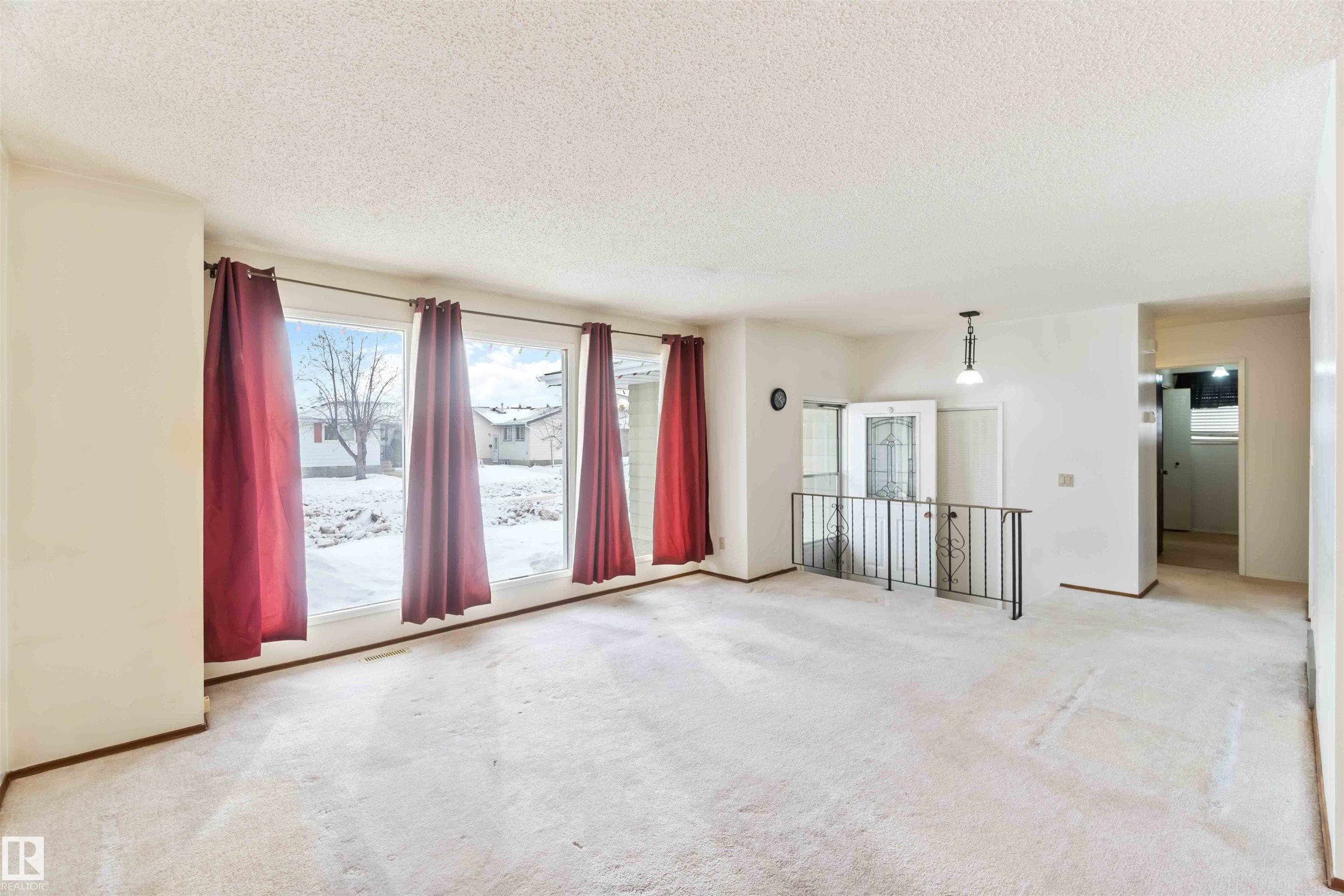 Photo 8 at 4130 134a Avenue NW, Sifton Park, Edmonton