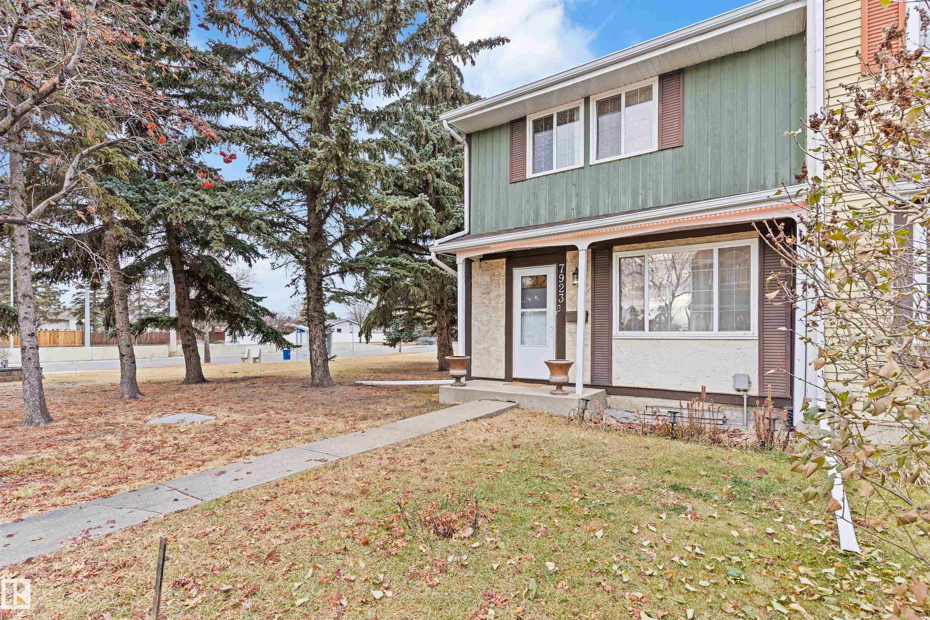 Photo 2 at 7923 178 Street NW, Thorncliffe, Edmonton