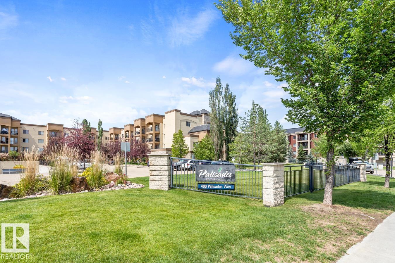 Welcome to Palisades on the Park, where this beautifully maintained, move-in ready unit offers comfort, convenience, and lifestyle. Featuring 1 bedroom + den, 1 bath, and underground parking with storage cage, this home impresses from the moment you arrive. A spacious entry leads to a well-designed kitchen with ample cabinetry, black appliances, and an island overlooking the bright, open-concept living area. Patio doors extend your living space to a covered balcony with gas line, perfect for year-round BBQing. The generous primary suite includes a walk-in closet and direct access to the 4pc bath, while the versatile den and in-suite laundry/storage add everyday functionality. Enjoy the benefits of this solid concrete building with premium amenities including a fitness centre, theatre room, sauna, games room, car wash, and guest suite. A fantastic opportunity?don?t miss it!