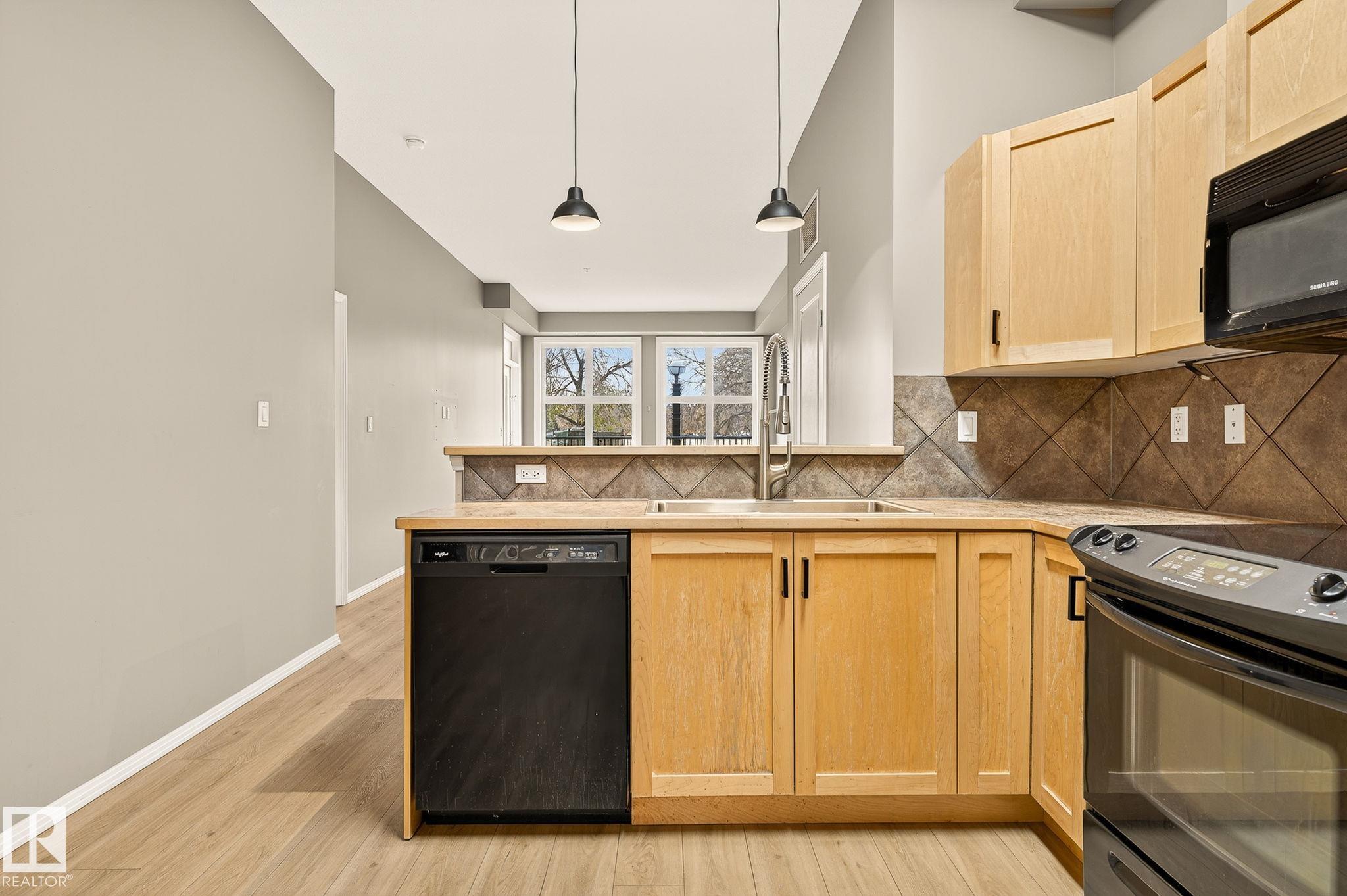 Photo 9 at 100 - 10531 117 Street NW, Queen Mary Park, Edmonton