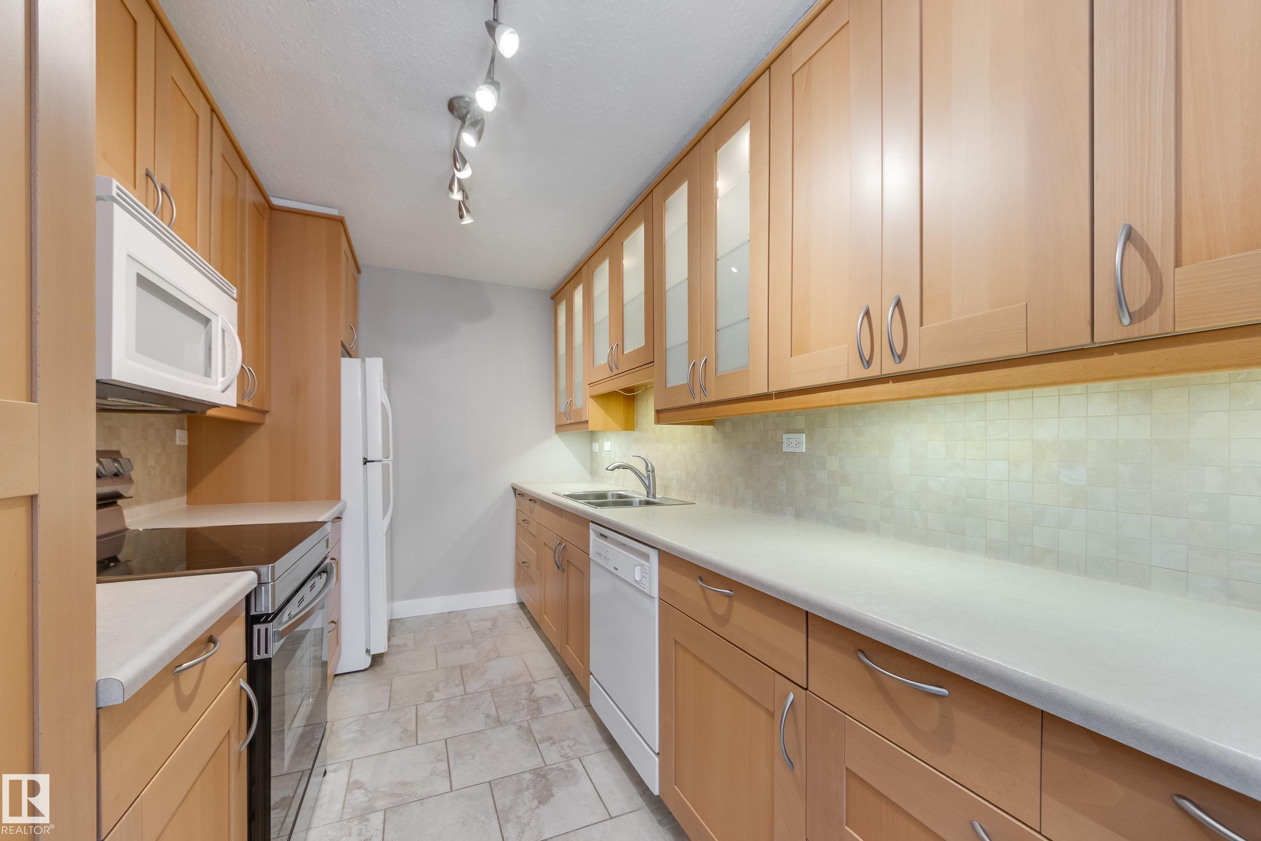 Photo 20 at 1503 - 12303 Jasper Avenue NW, Wîhkwêntôwin, Edmonton