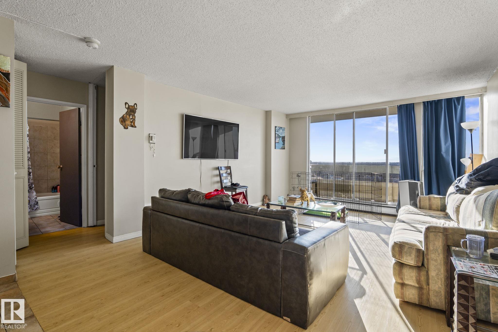 Photo 6 at 2004 - 10883 Saskatchewan Drive NW, Garneau, Edmonton