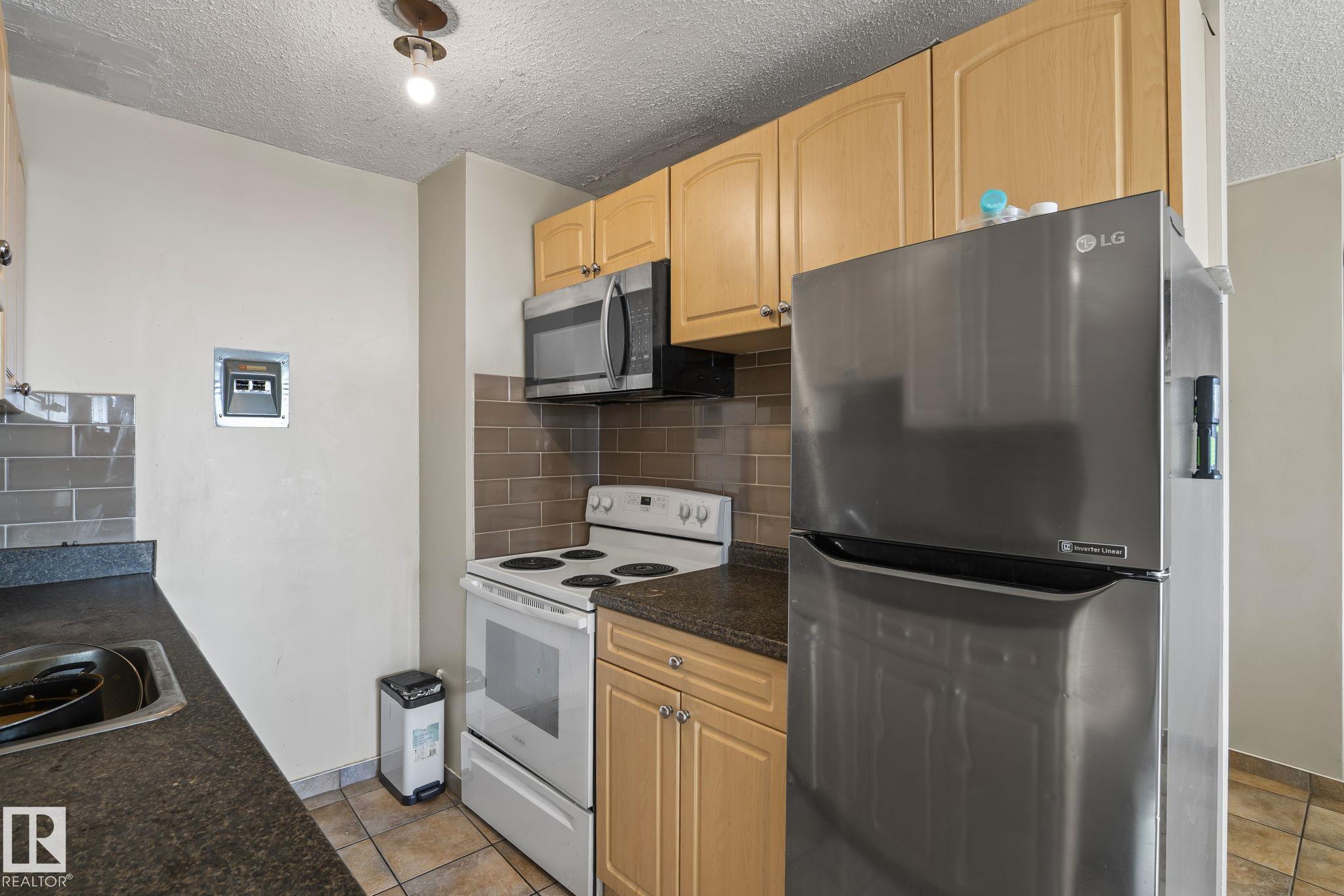 Photo 9 at 2004 - 10883 Saskatchewan Drive NW, Garneau, Edmonton