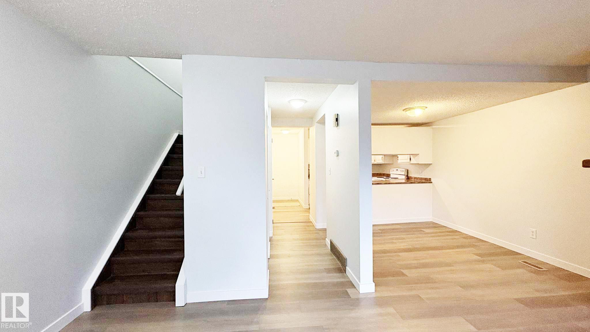 Photo 11 at 10427 24 Avenue NW, Ermineskin, Edmonton