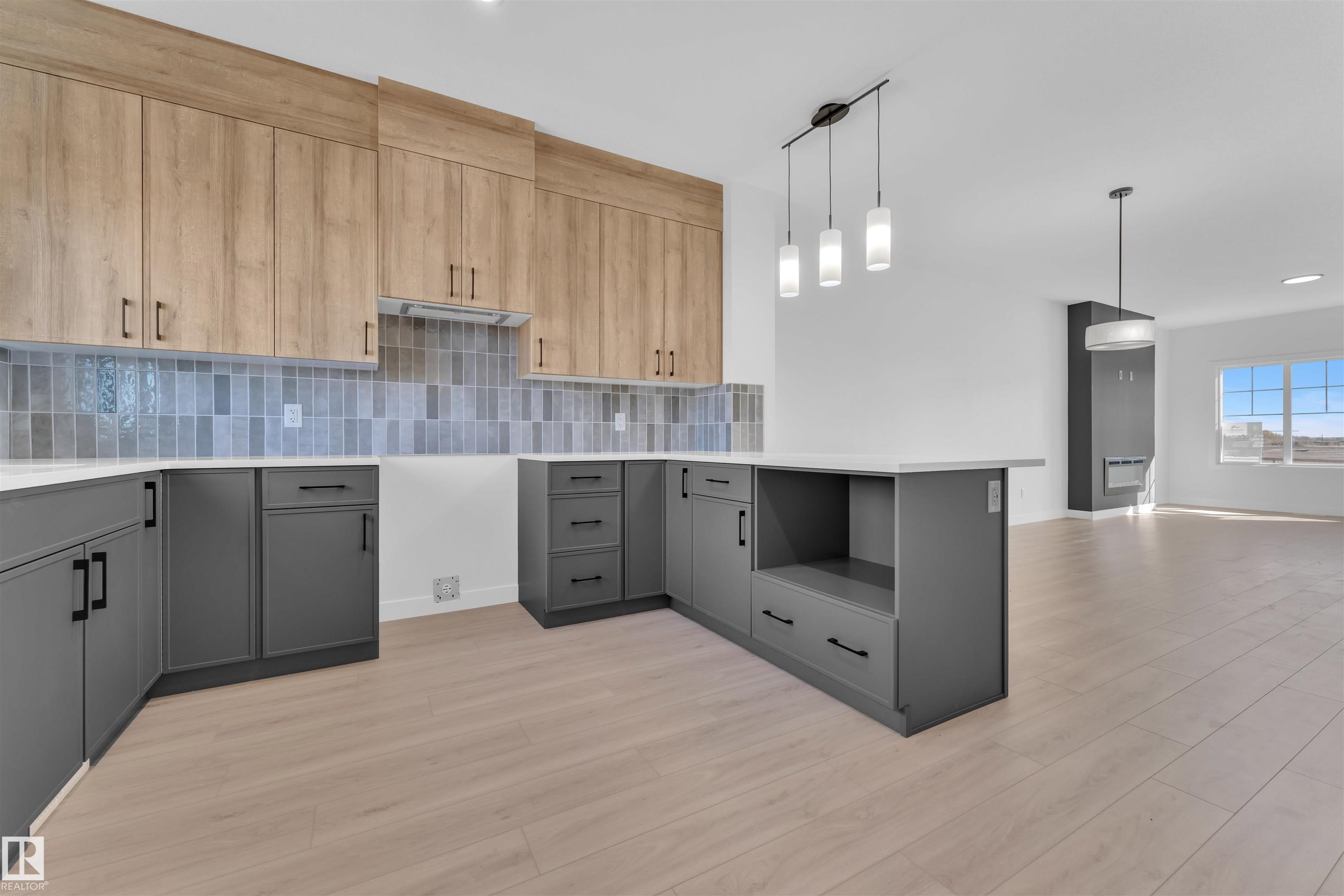 Photo 12 at 752 Mattson Drive SW, Mattson, Edmonton