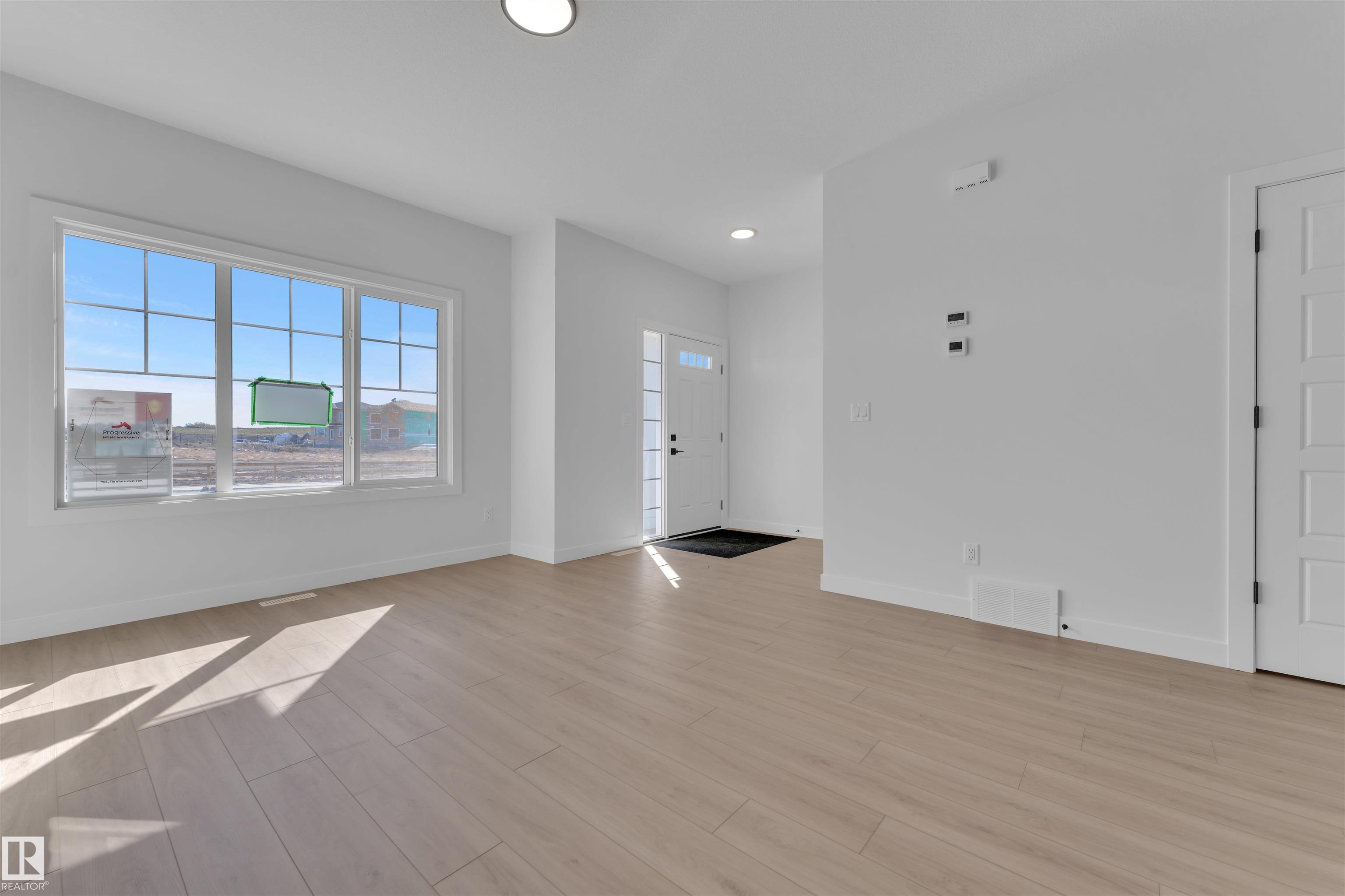 Photo 4 at 752 Mattson Drive SW, Mattson, Edmonton