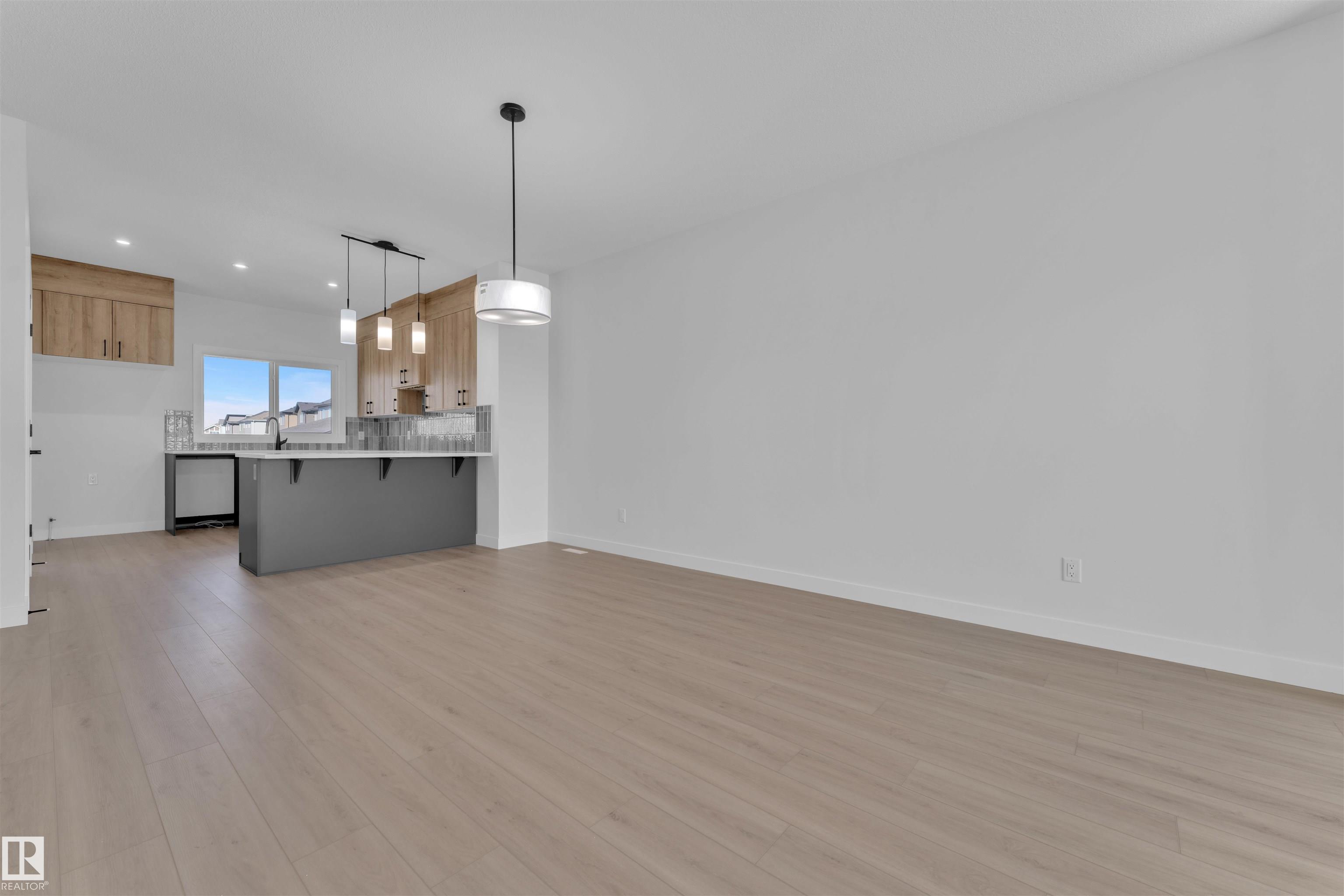 Photo 8 at 752 Mattson Drive SW, Mattson, Edmonton