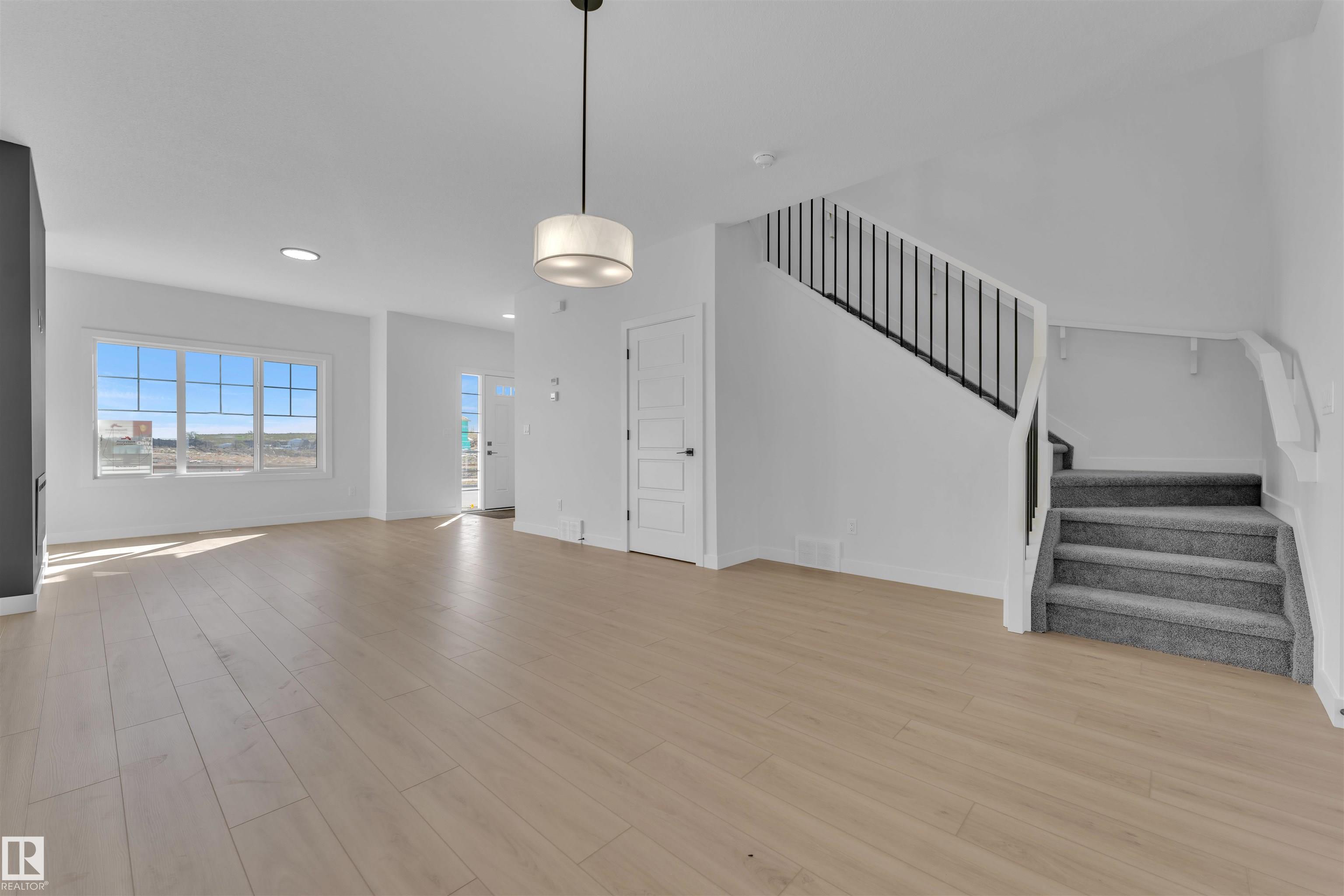 Photo 9 at 752 Mattson Drive SW, Mattson, Edmonton