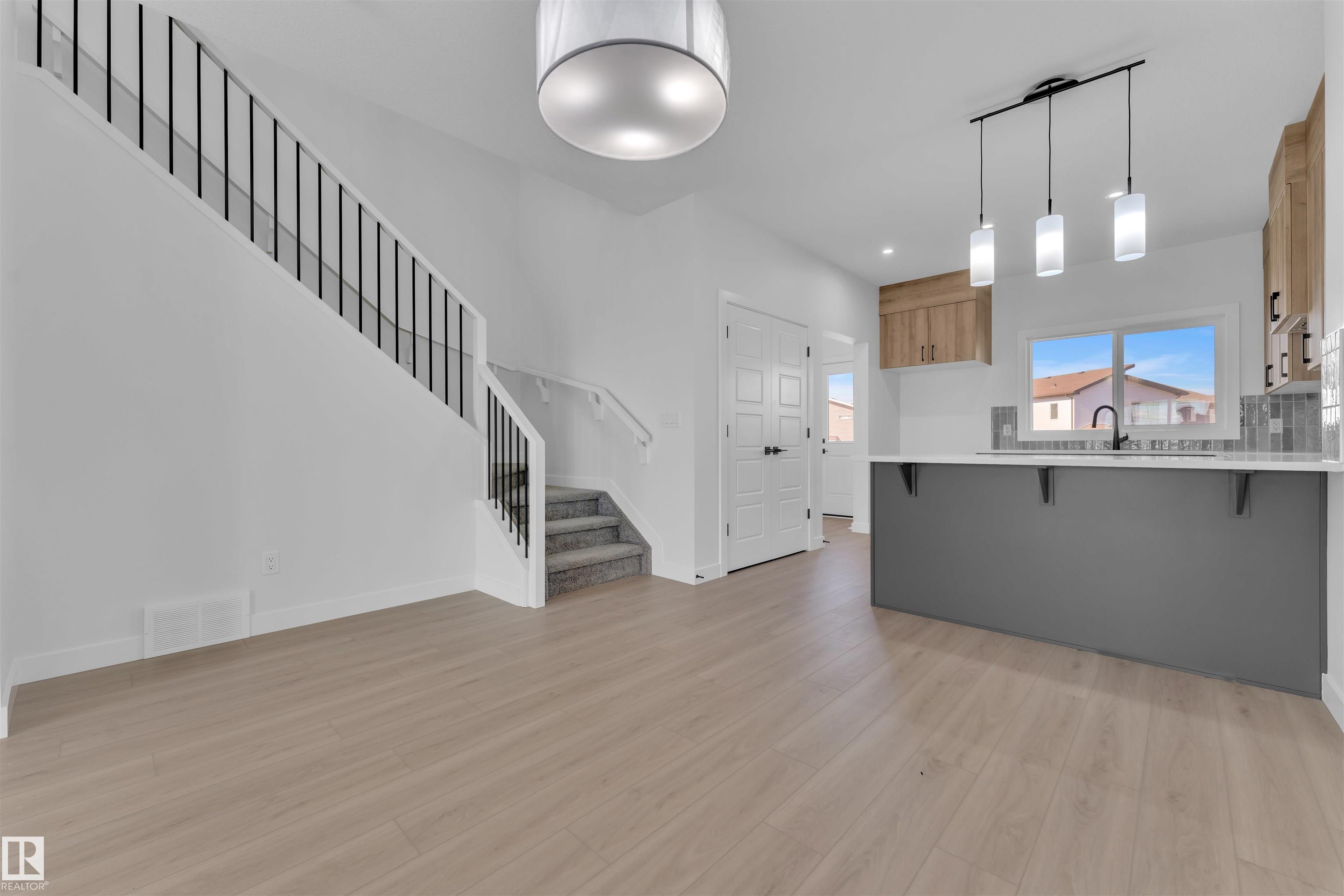 Photo 10 at 752 Mattson Drive SW, Mattson, Edmonton