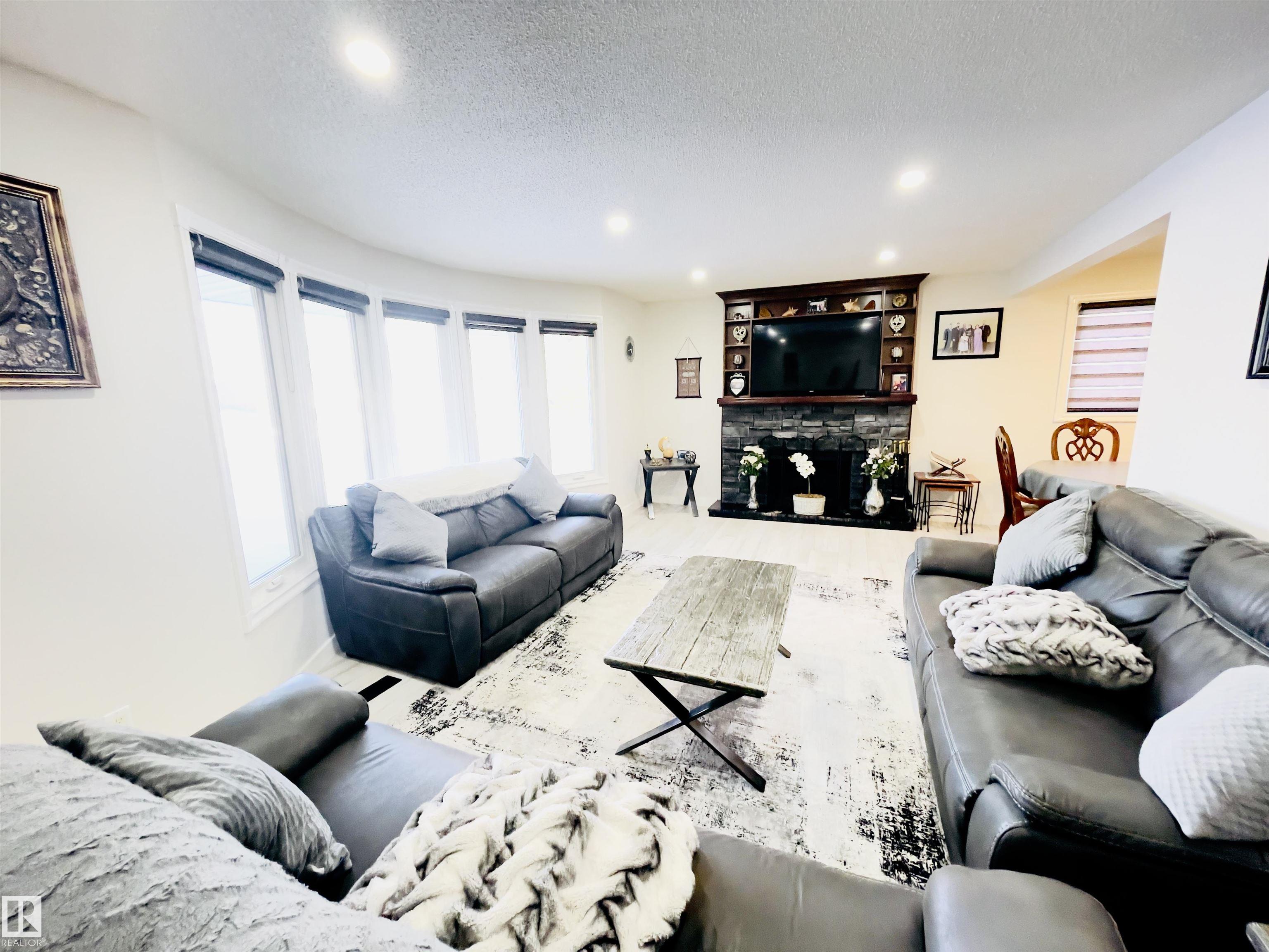 Photo 6 at 12203 147 Avenue NW, Caernarvon, Edmonton