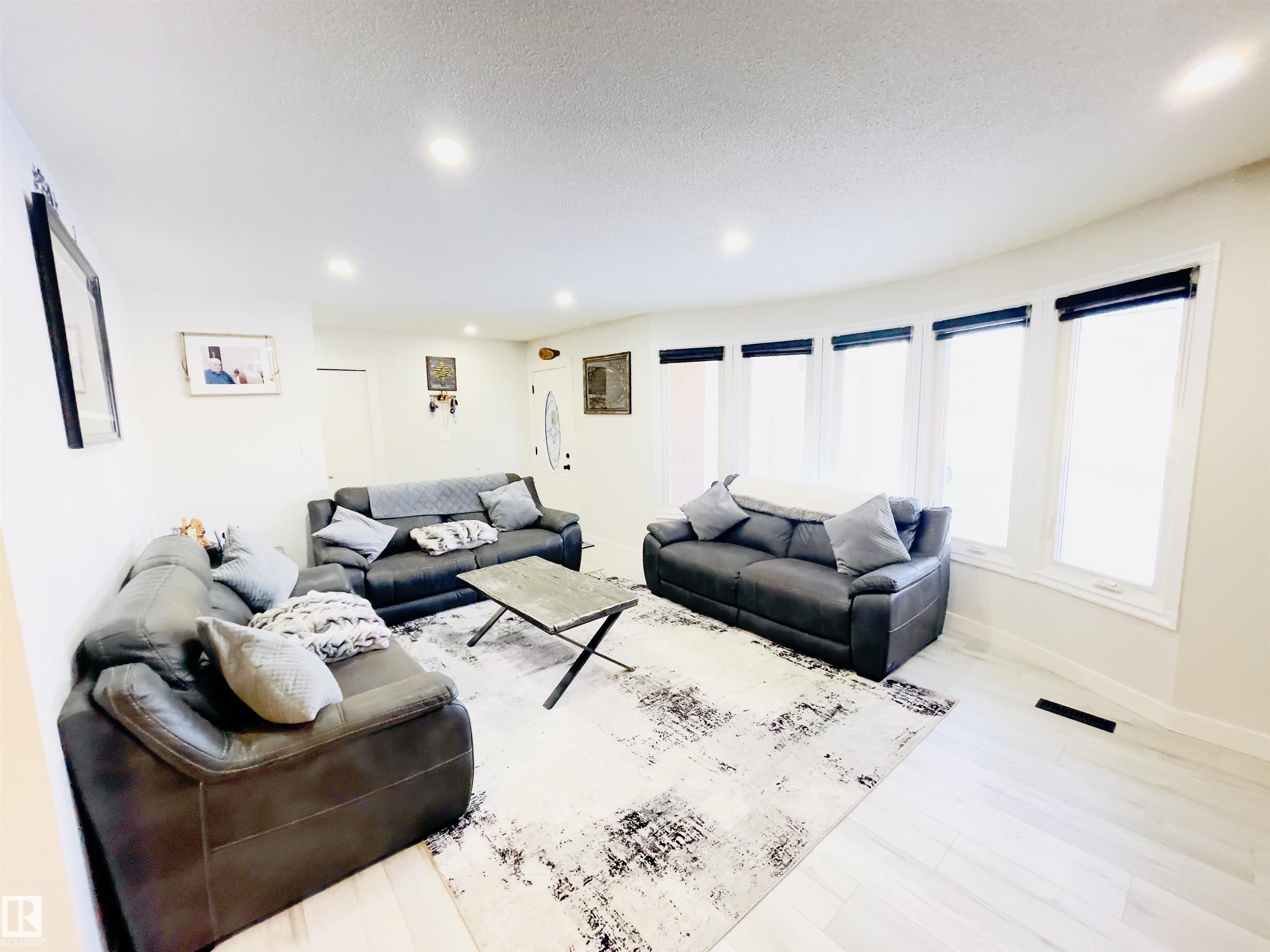 Photo 7 at 12203 147 Avenue NW, Caernarvon, Edmonton