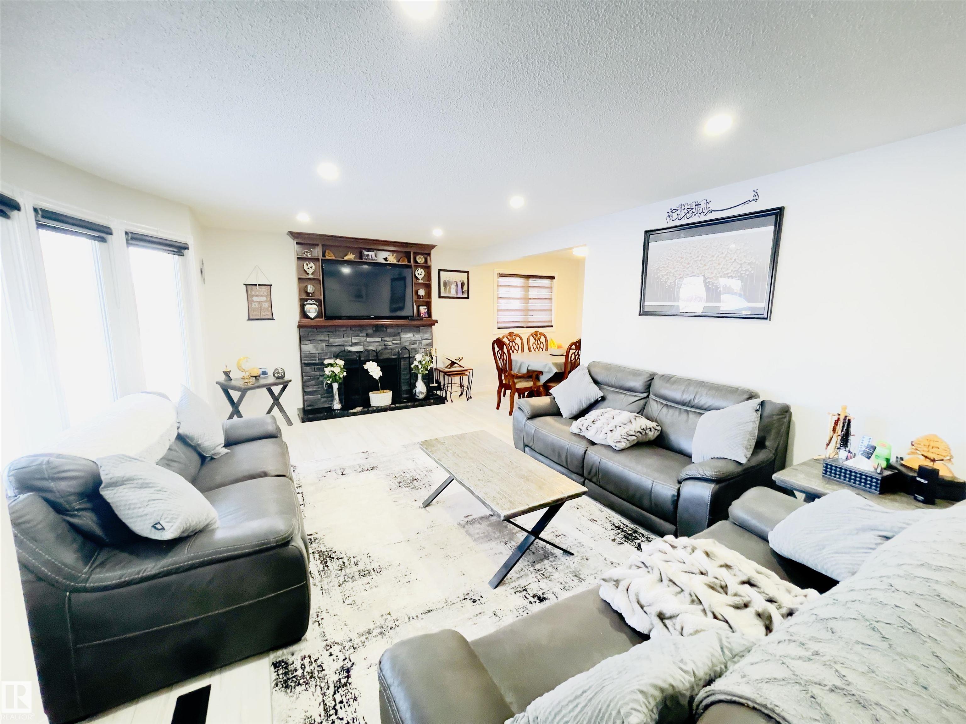 Photo 10 at 12203 147 Avenue NW, Caernarvon, Edmonton